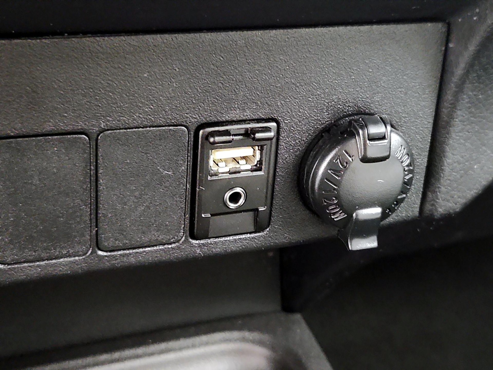 2017 Toyota RAV4 XLE - Photo 19