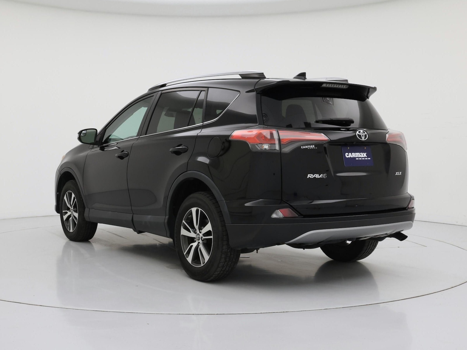 2017 Toyota RAV4 XLE - Photo 3
