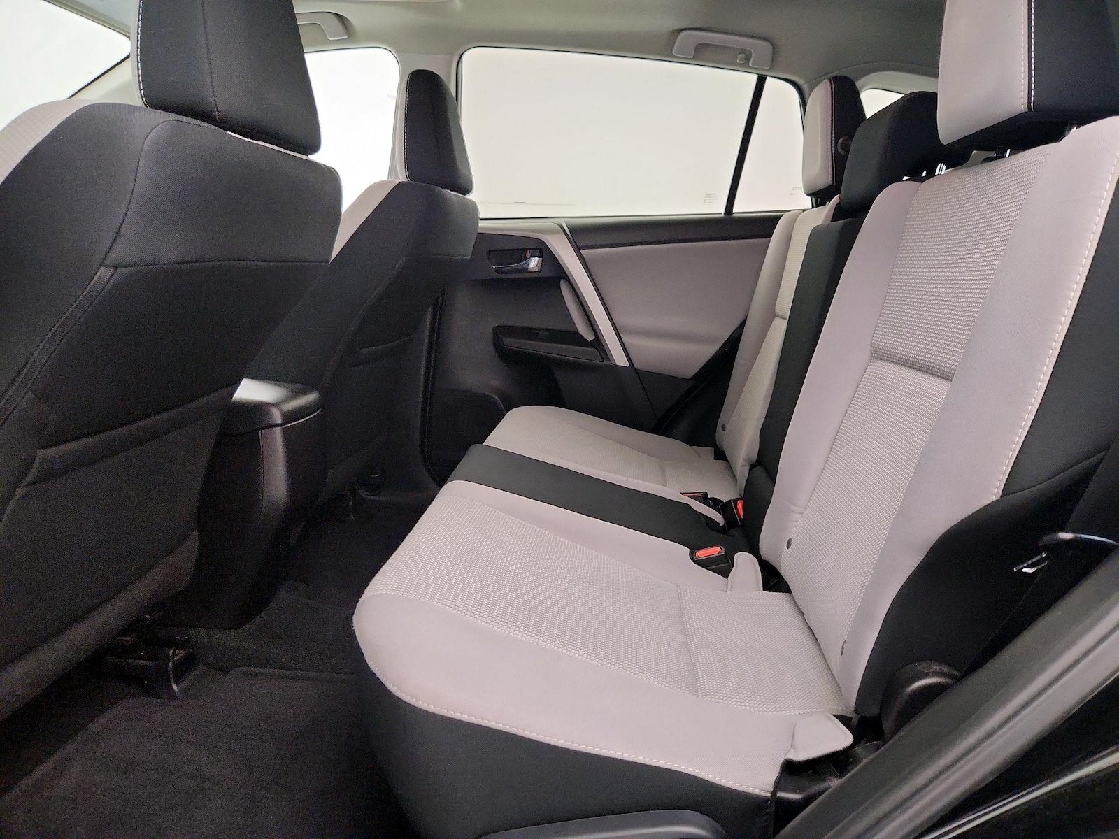 2017 Toyota RAV4 XLE - Photo 21