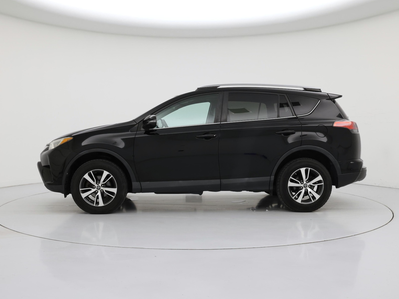2017 Toyota RAV4 XLE - Photo 4