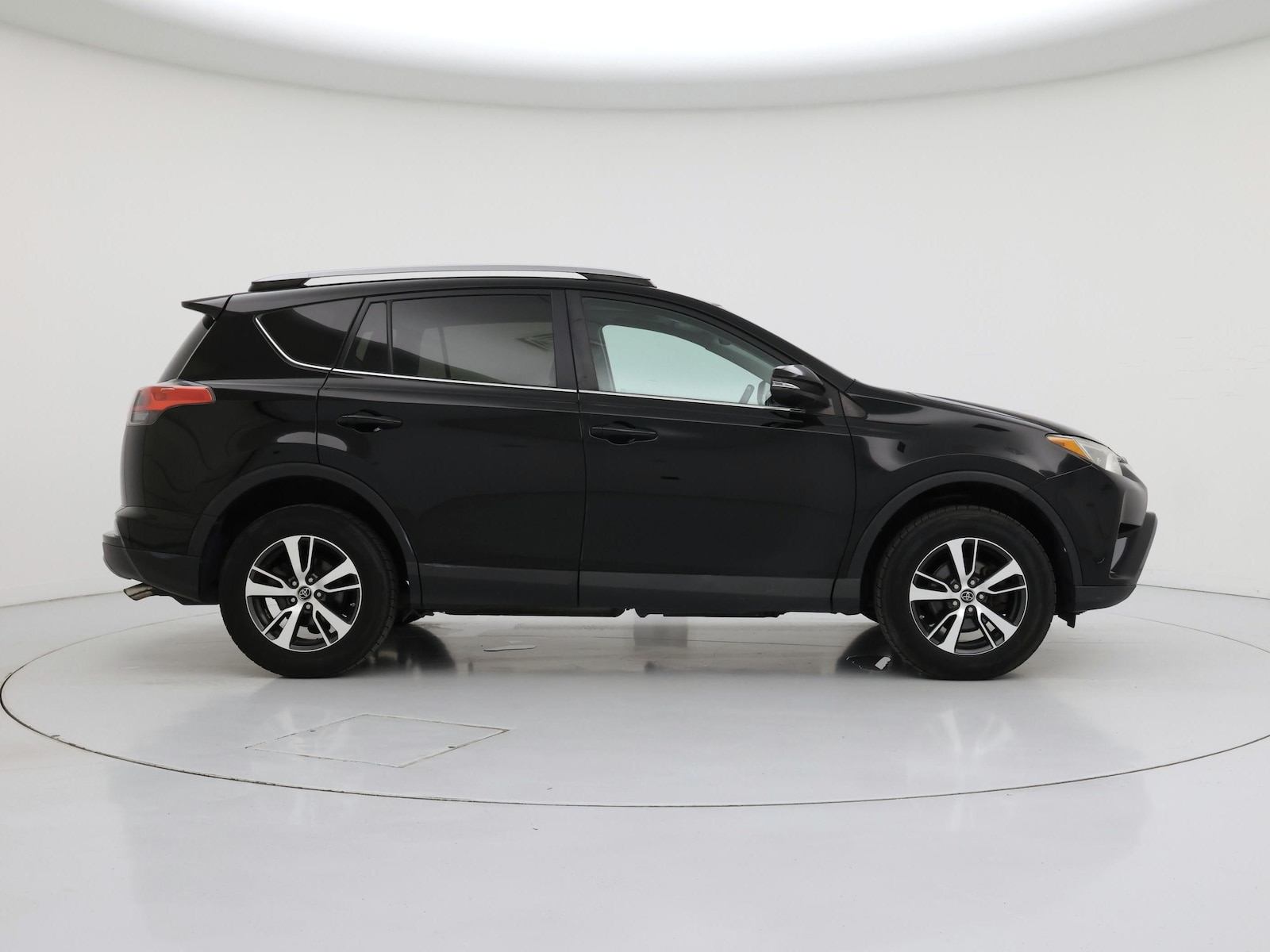2017 Toyota RAV4 XLE - Photo 8