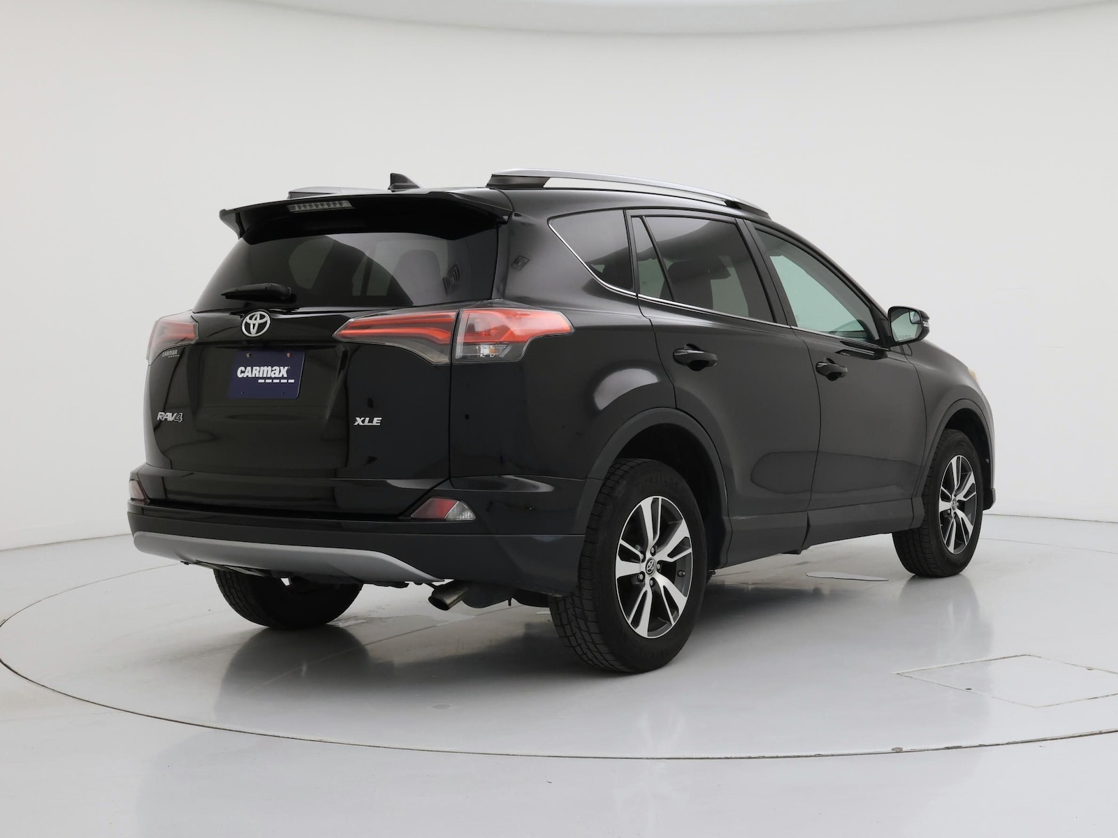 2017 Toyota RAV4 XLE - Photo 9