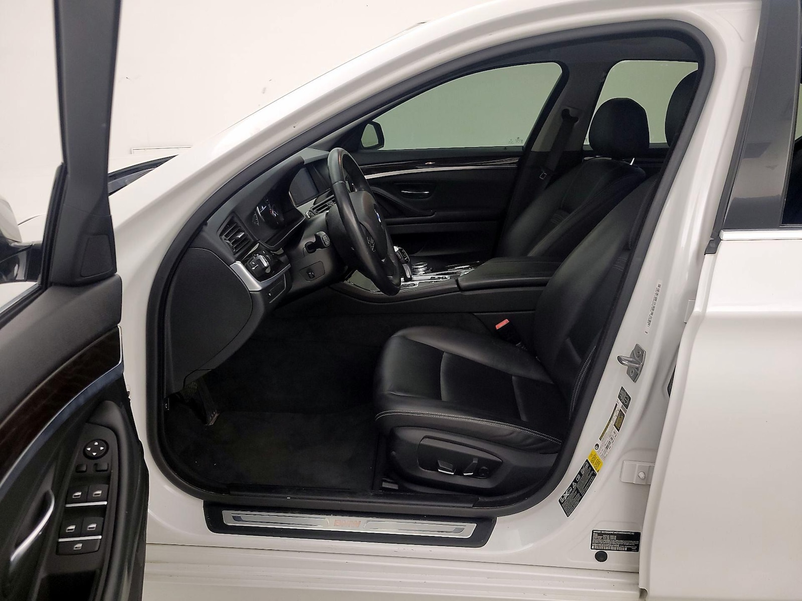 Power Seat(s) & Leather Seats
