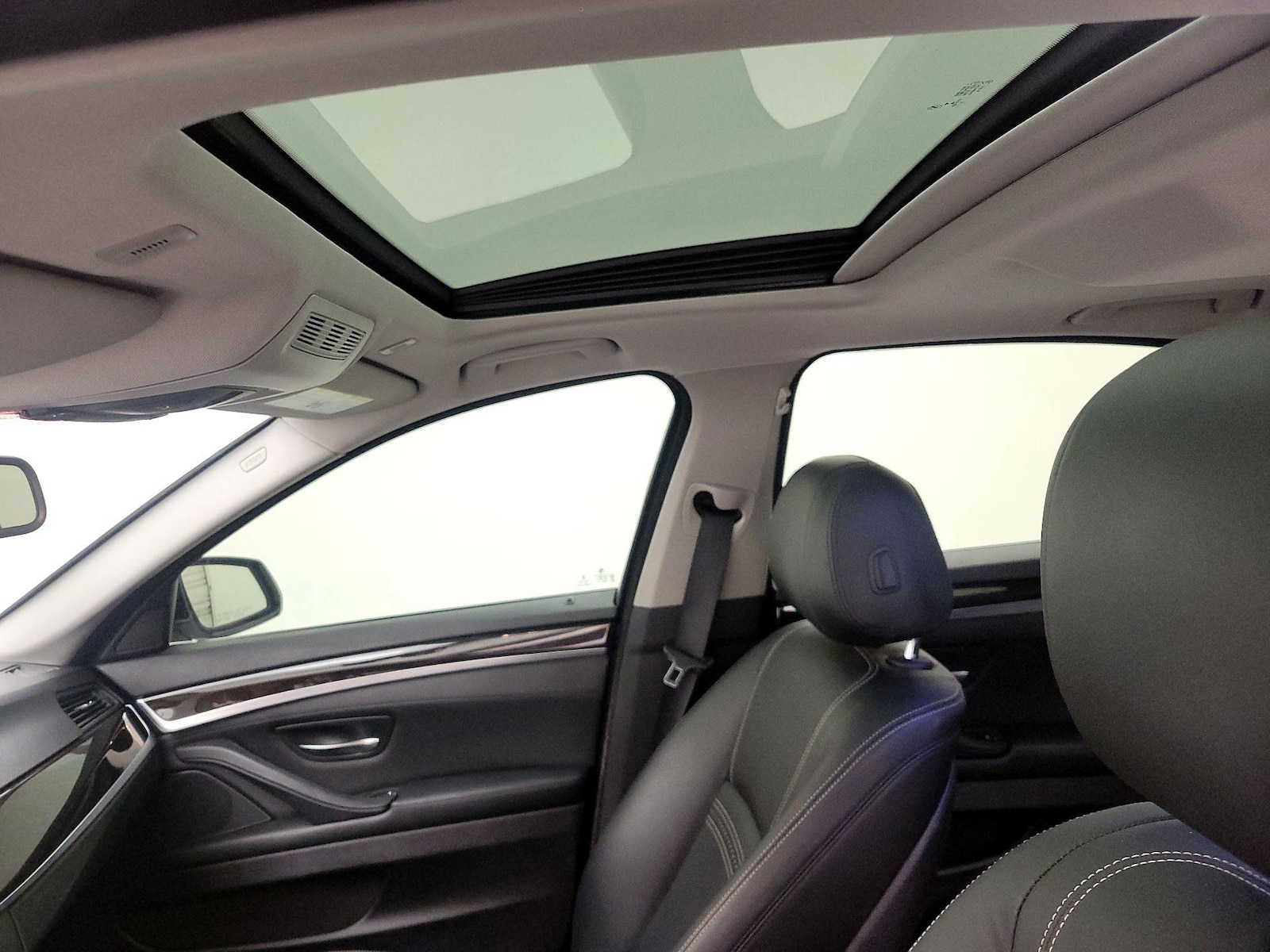 Sunroof(s) & Overhead Airbags