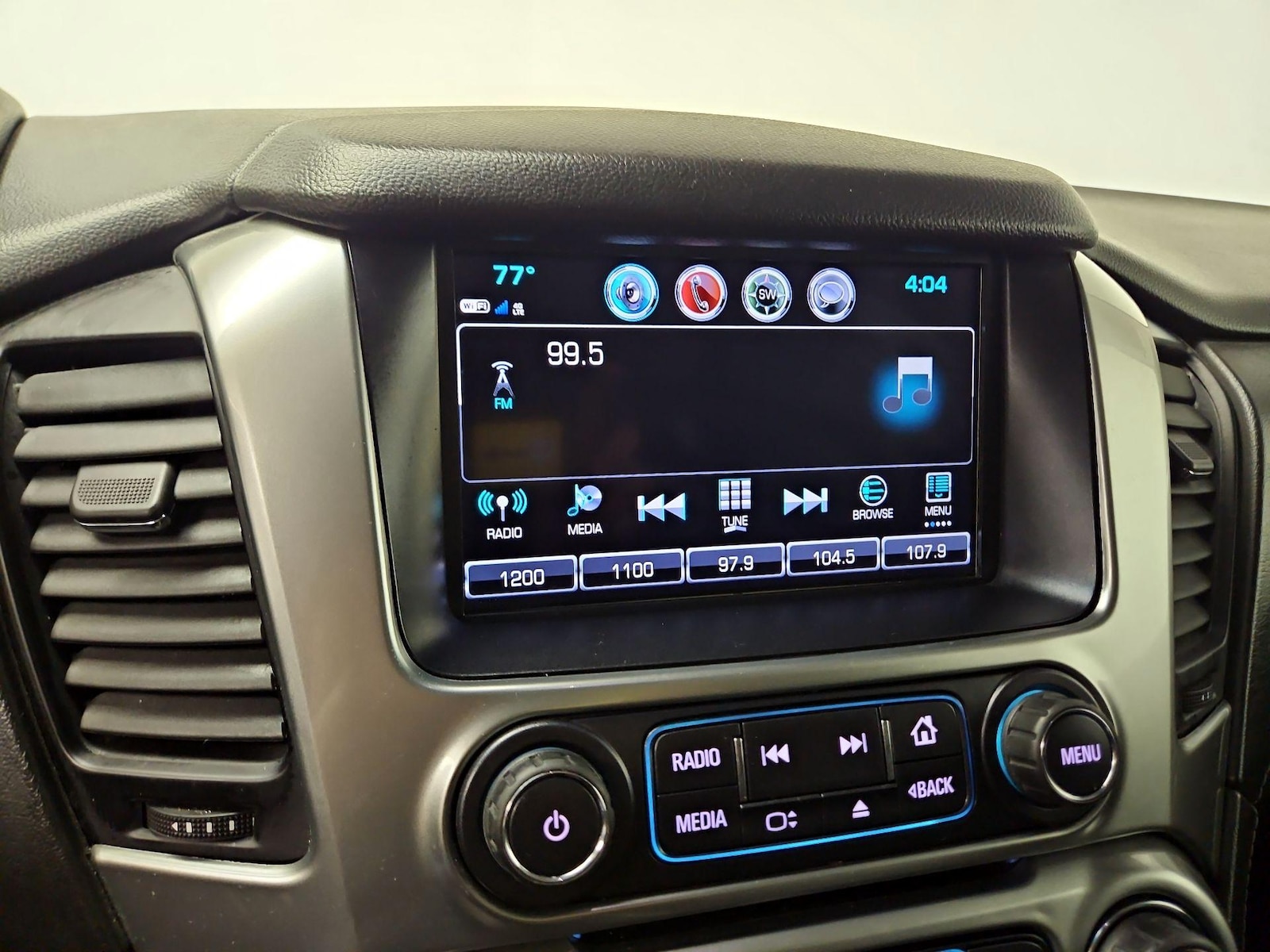 2020 Chevrolet Suburban LT - Photo 16