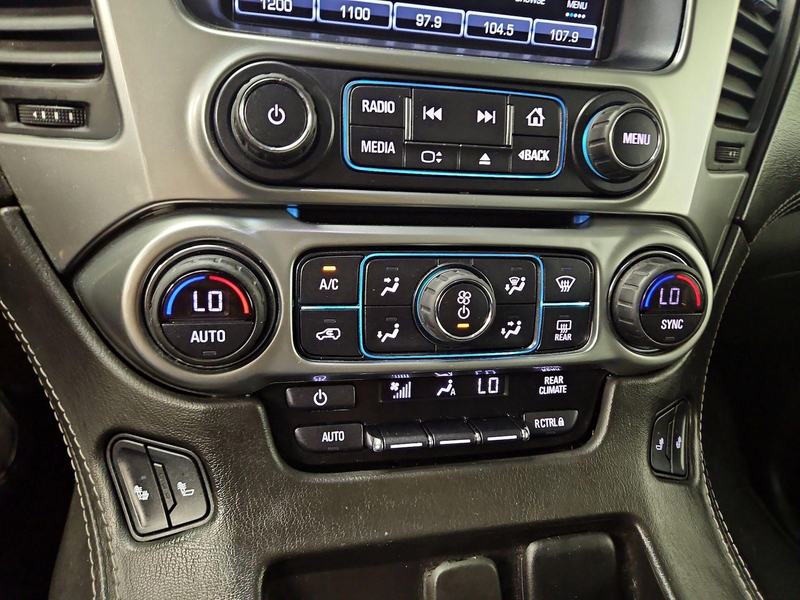 2020 Chevrolet Suburban LT - Photo 17