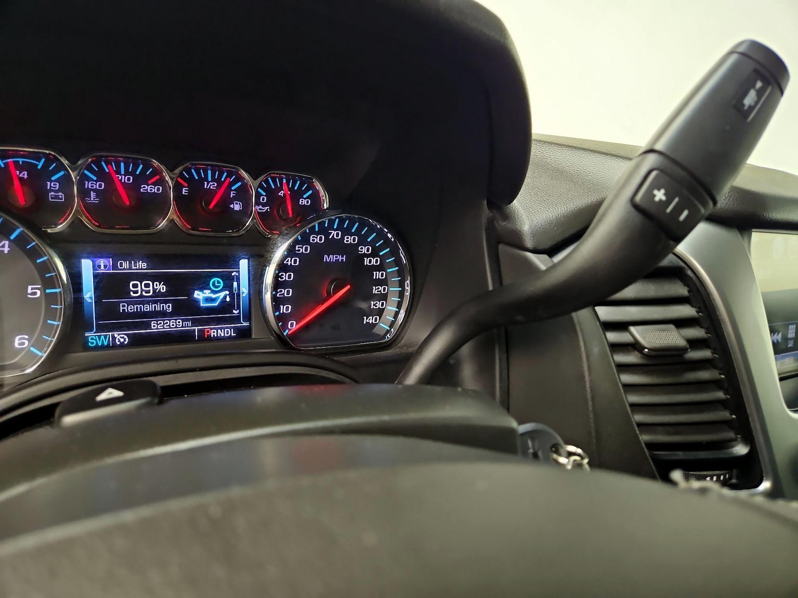 2020 Chevrolet Suburban LT - Photo 18