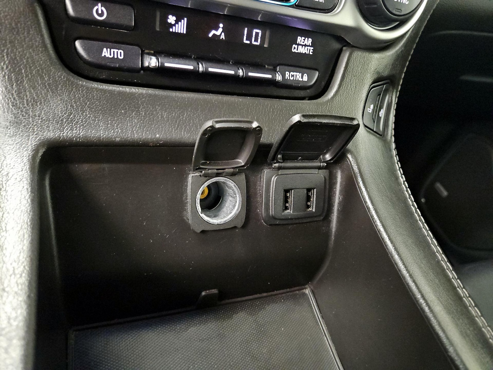 2020 Chevrolet Suburban LT - Photo 19