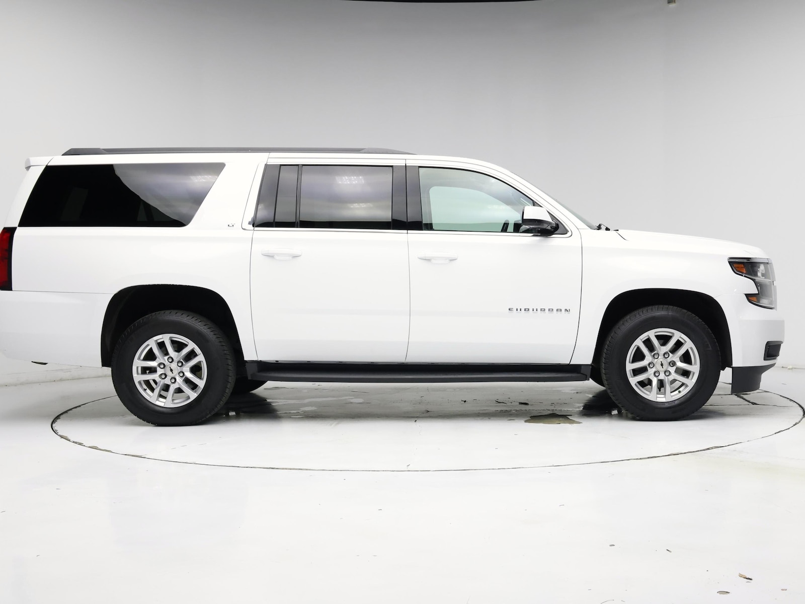 2020 Chevrolet Suburban LT - Photo 8