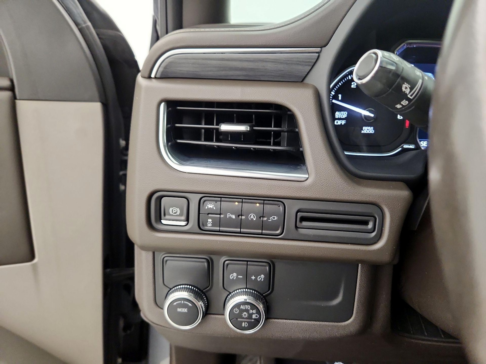 2021 GMC Yukon SLT - Photo 14