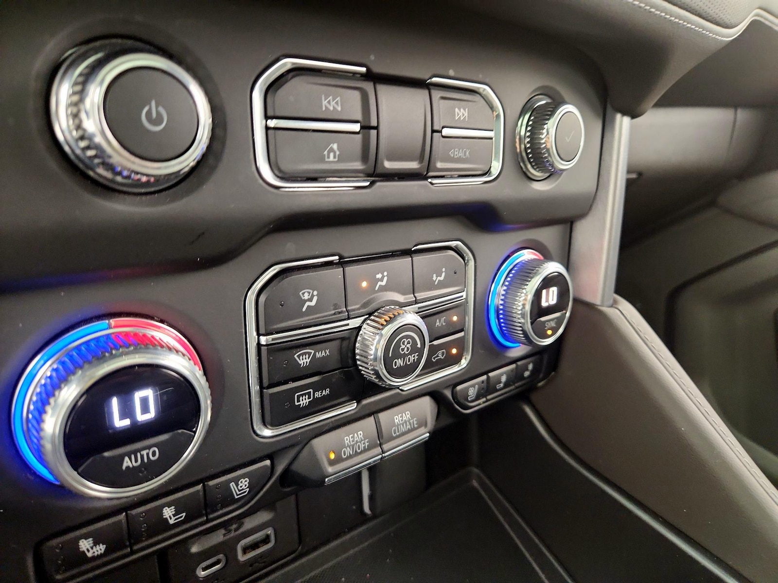 2021 GMC Yukon SLT - Photo 18