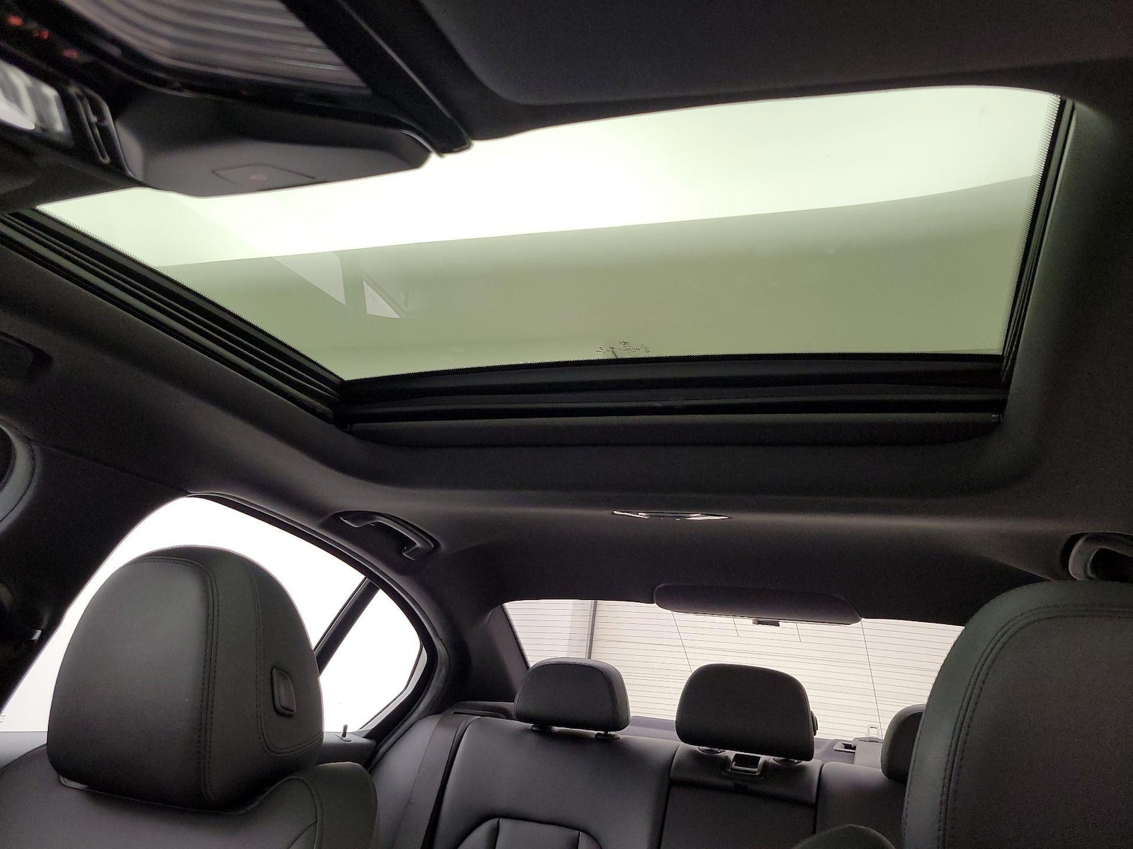 Sunroof(s) & Overhead Airbags