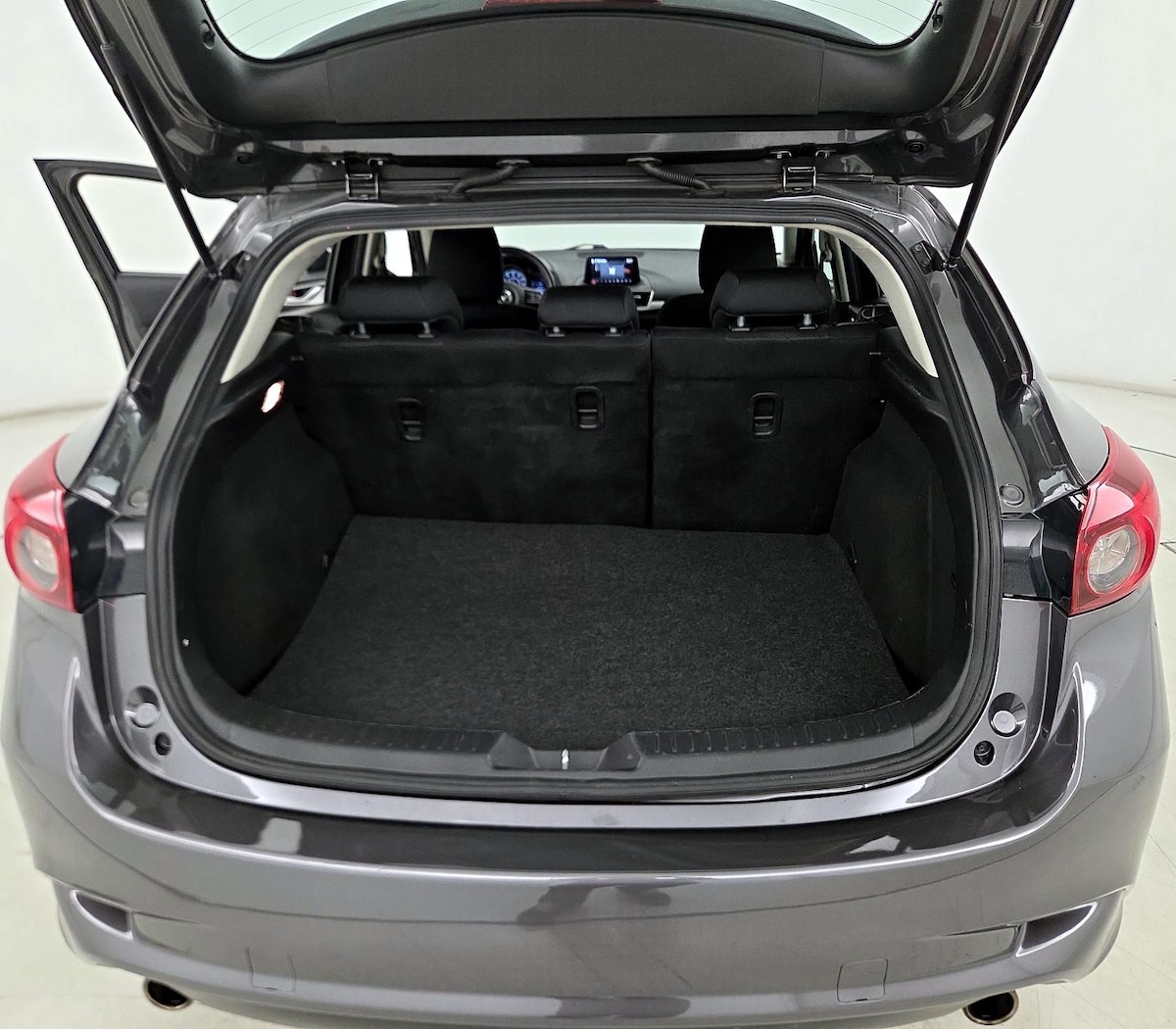 Trunk/Cargo (Seats Up)