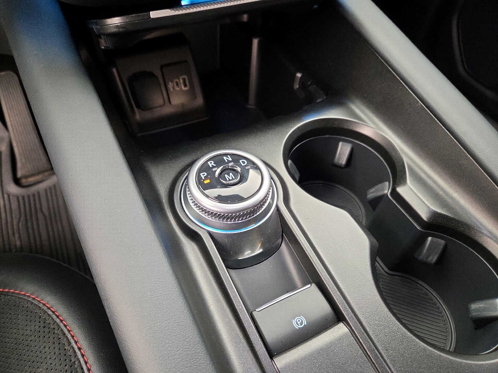 2025 Ford Explorer ST - Photo 18