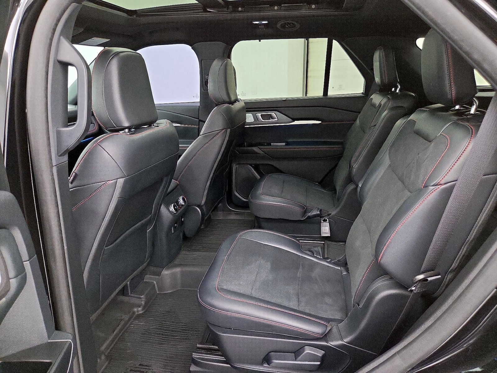 2025 Ford Explorer ST - Photo 21