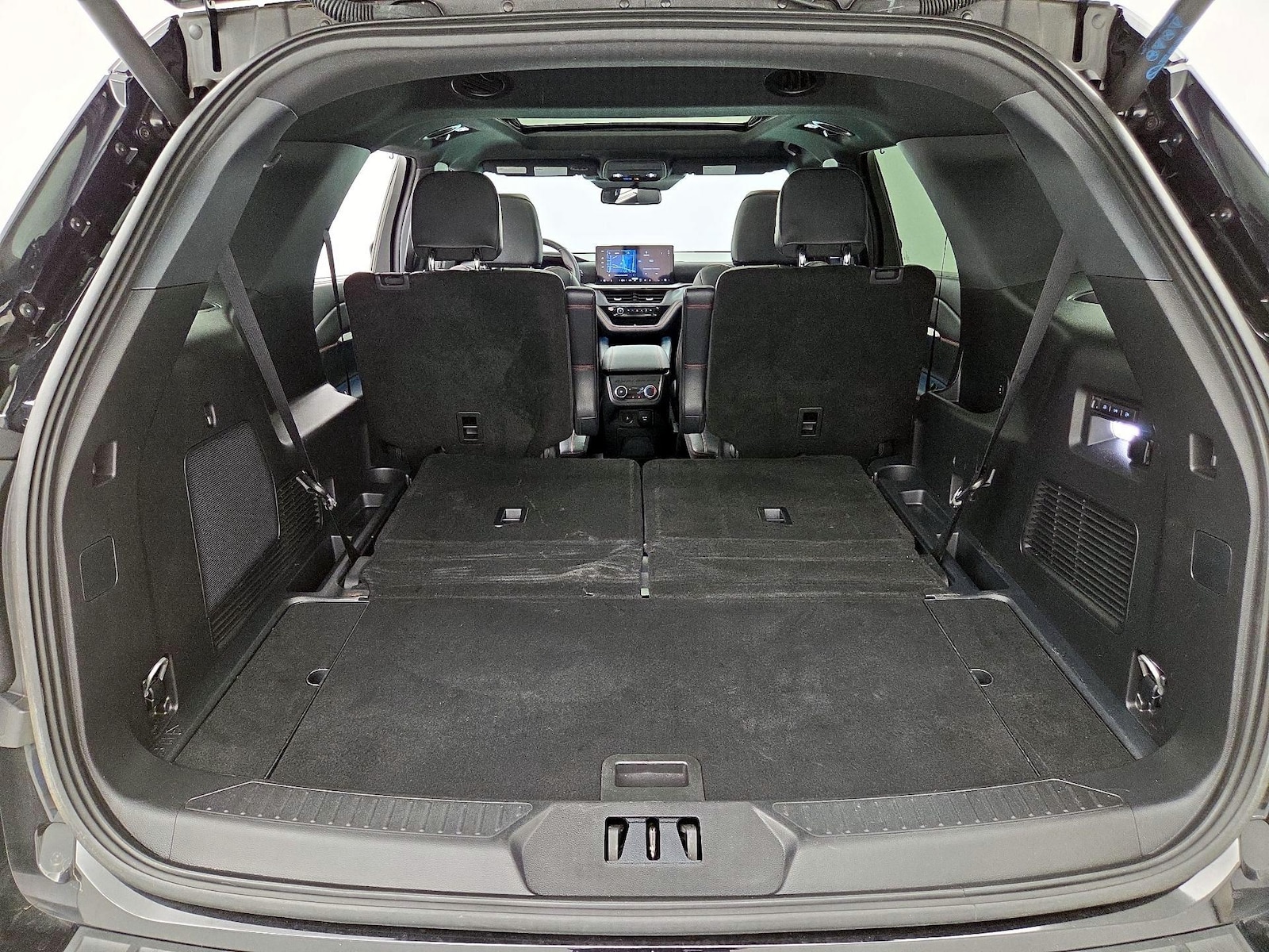 2025 Ford Explorer ST - Photo 24