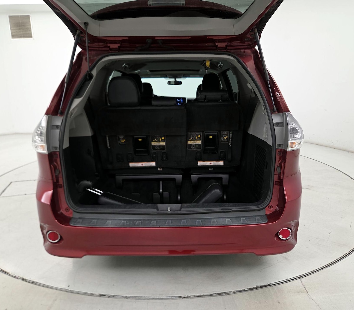 Trunk/Cargo (Seats Up)