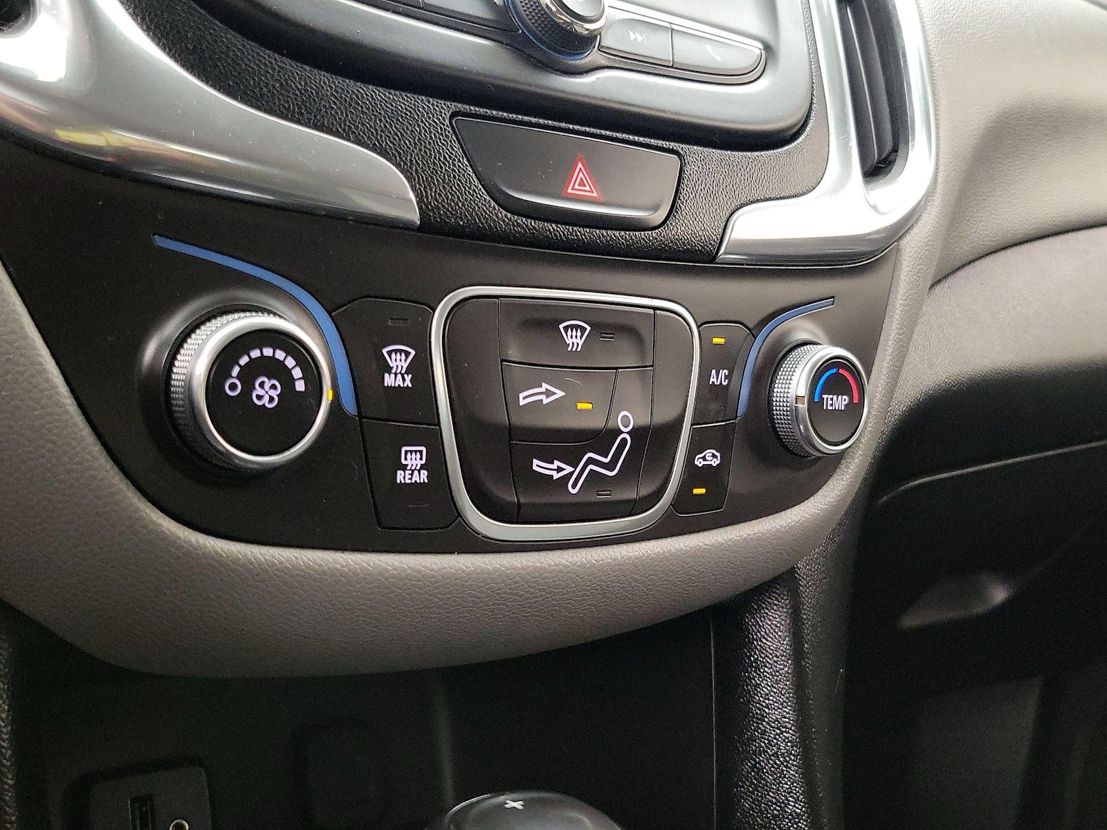 2018 Chevrolet Equinox LS - Photo 17