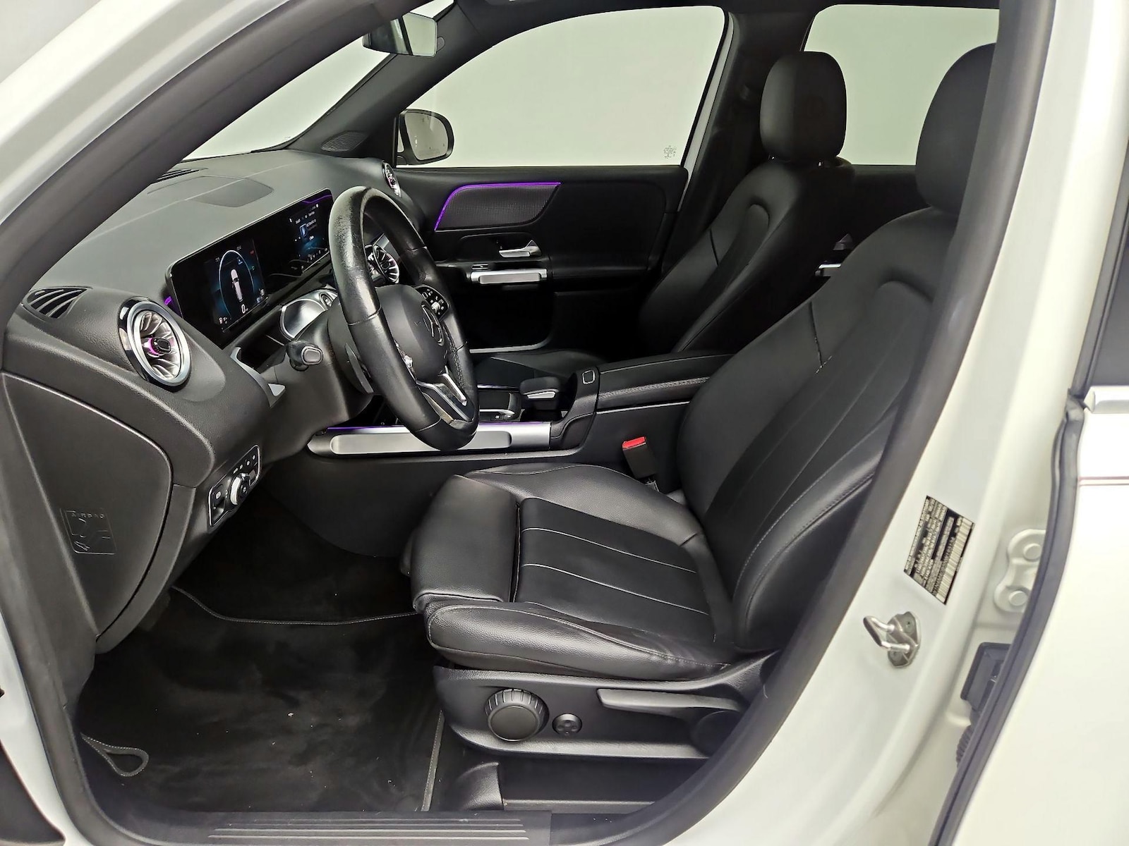 Side Airbags & Leatherette Seats