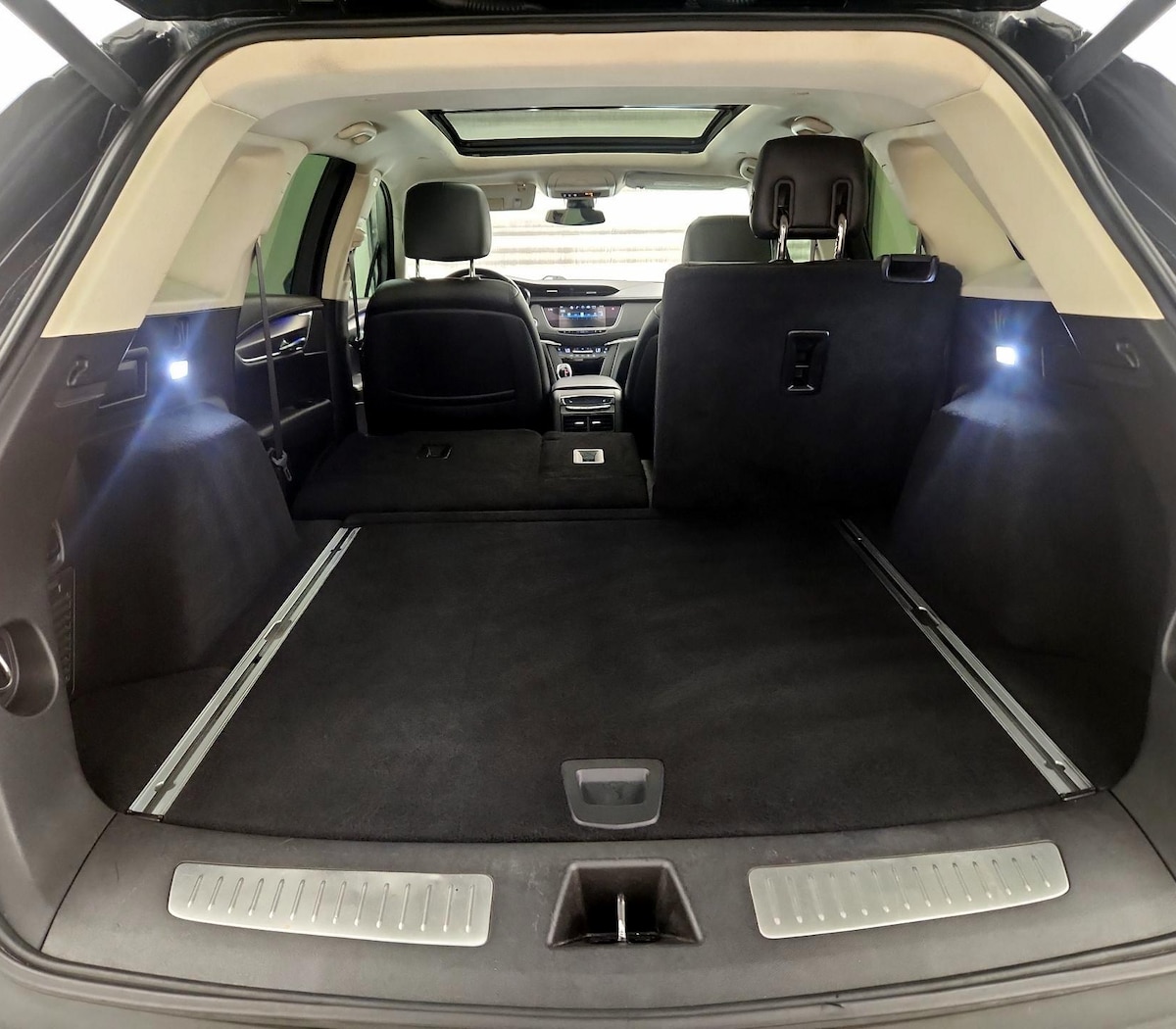 Trunk/Cargo (Seats Up)