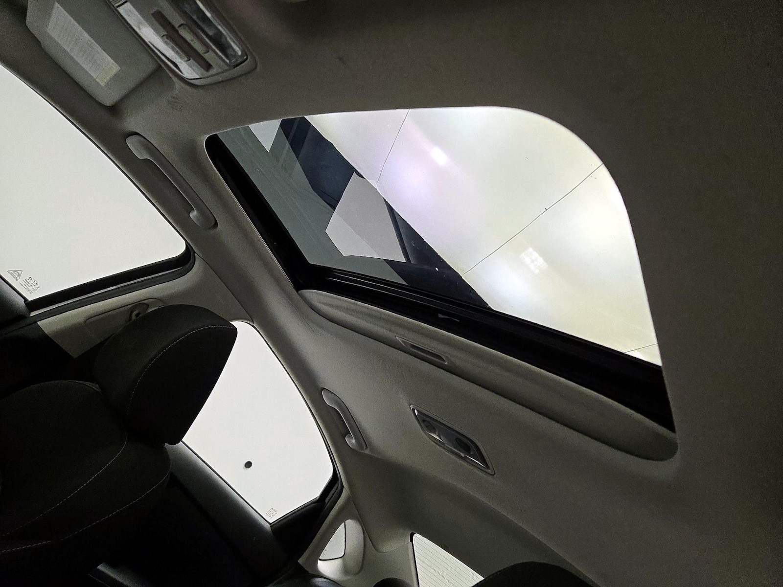 Sunroof(s) & Overhead Airbags