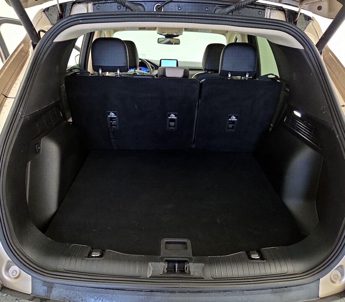 Trunk/Cargo (Seats Up)