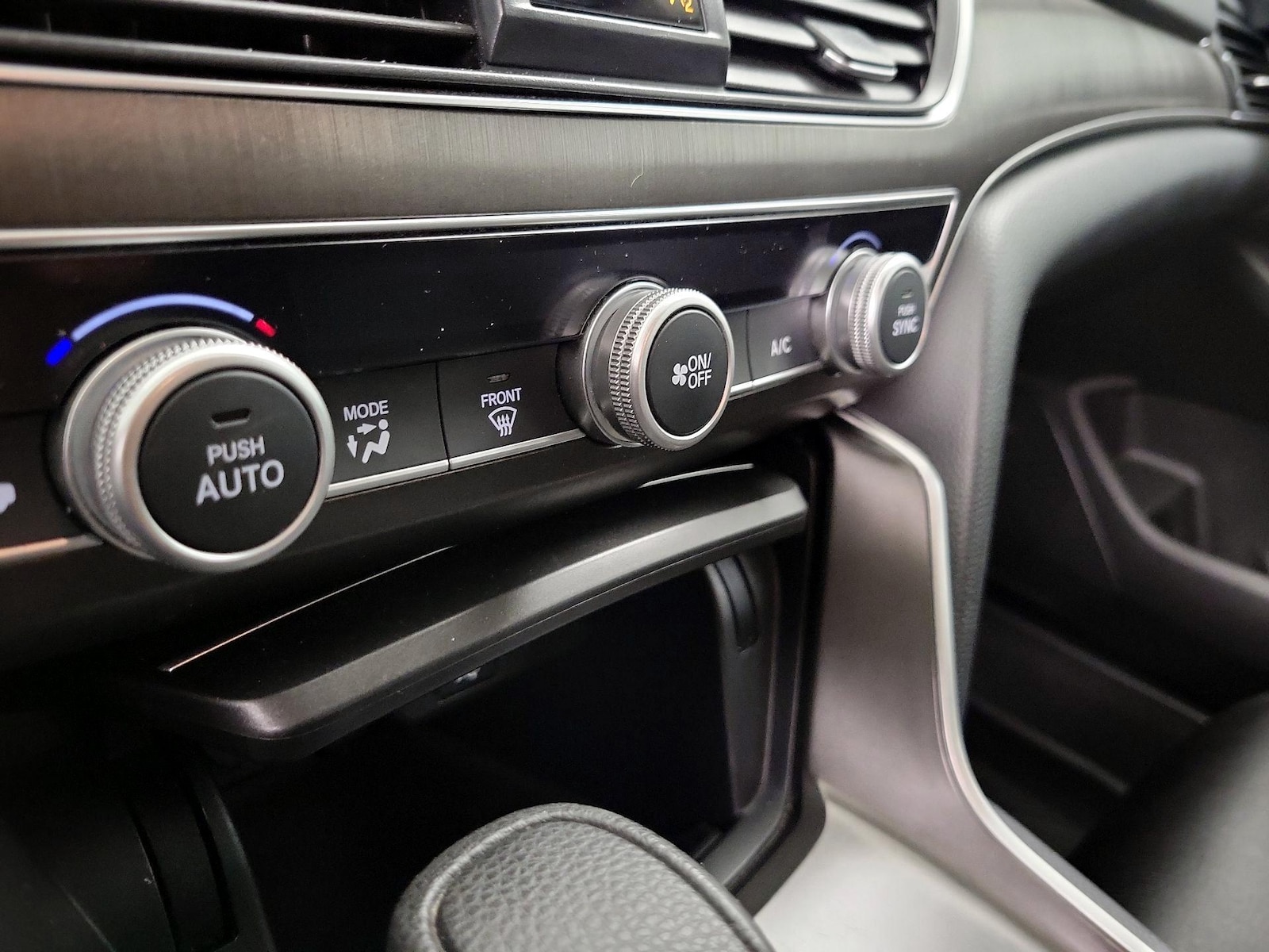 2018 Honda Accord LX - Photo 17