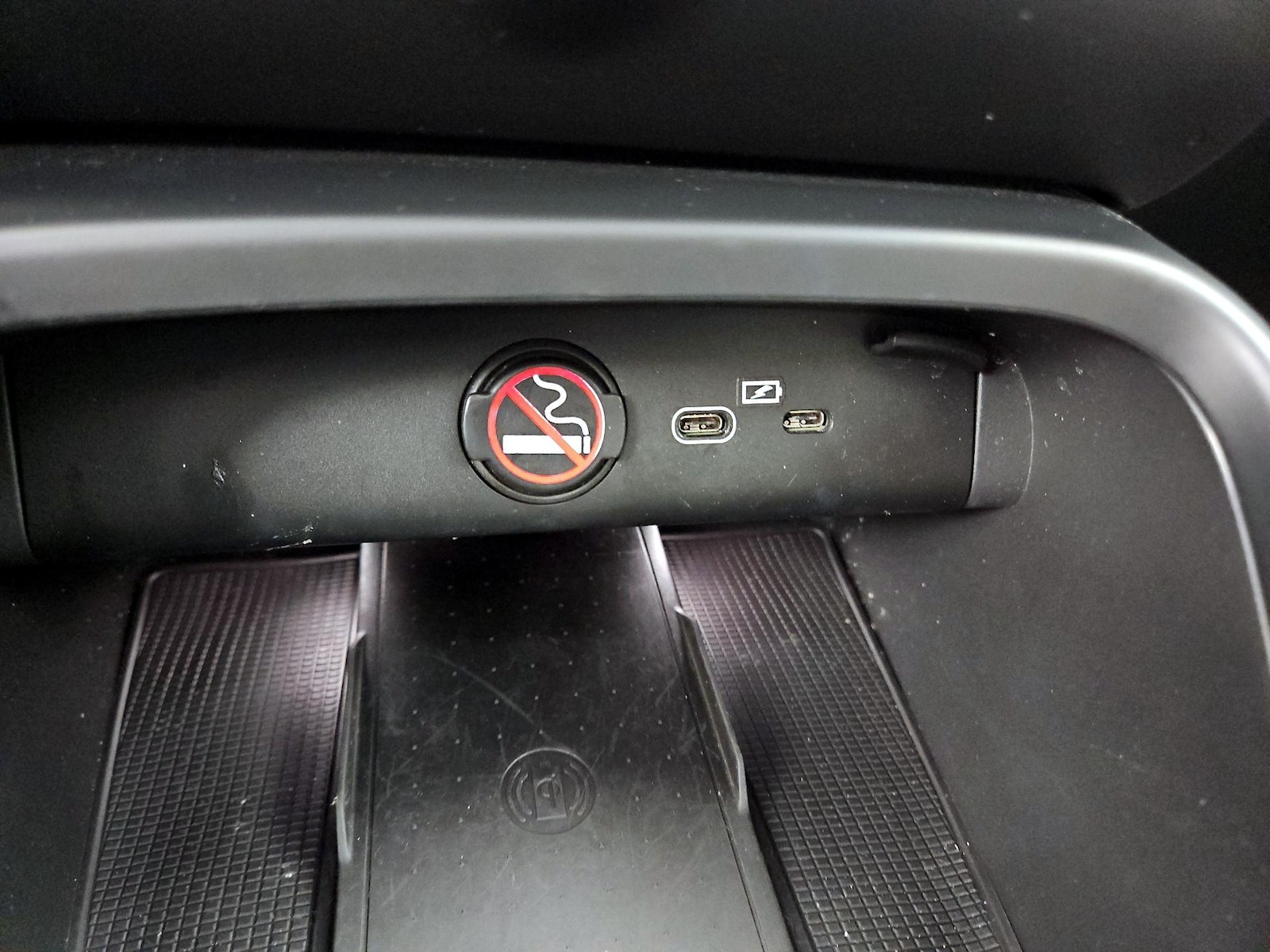 2023 Volvo C40 Ultimate - Photo 19