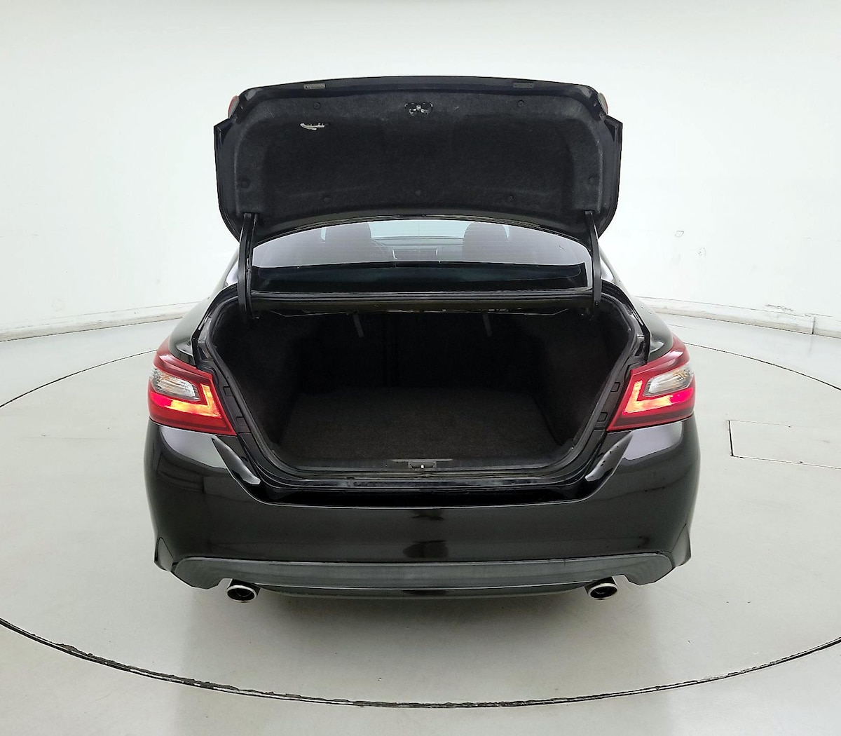 Trunk/Cargo (Seats Up)