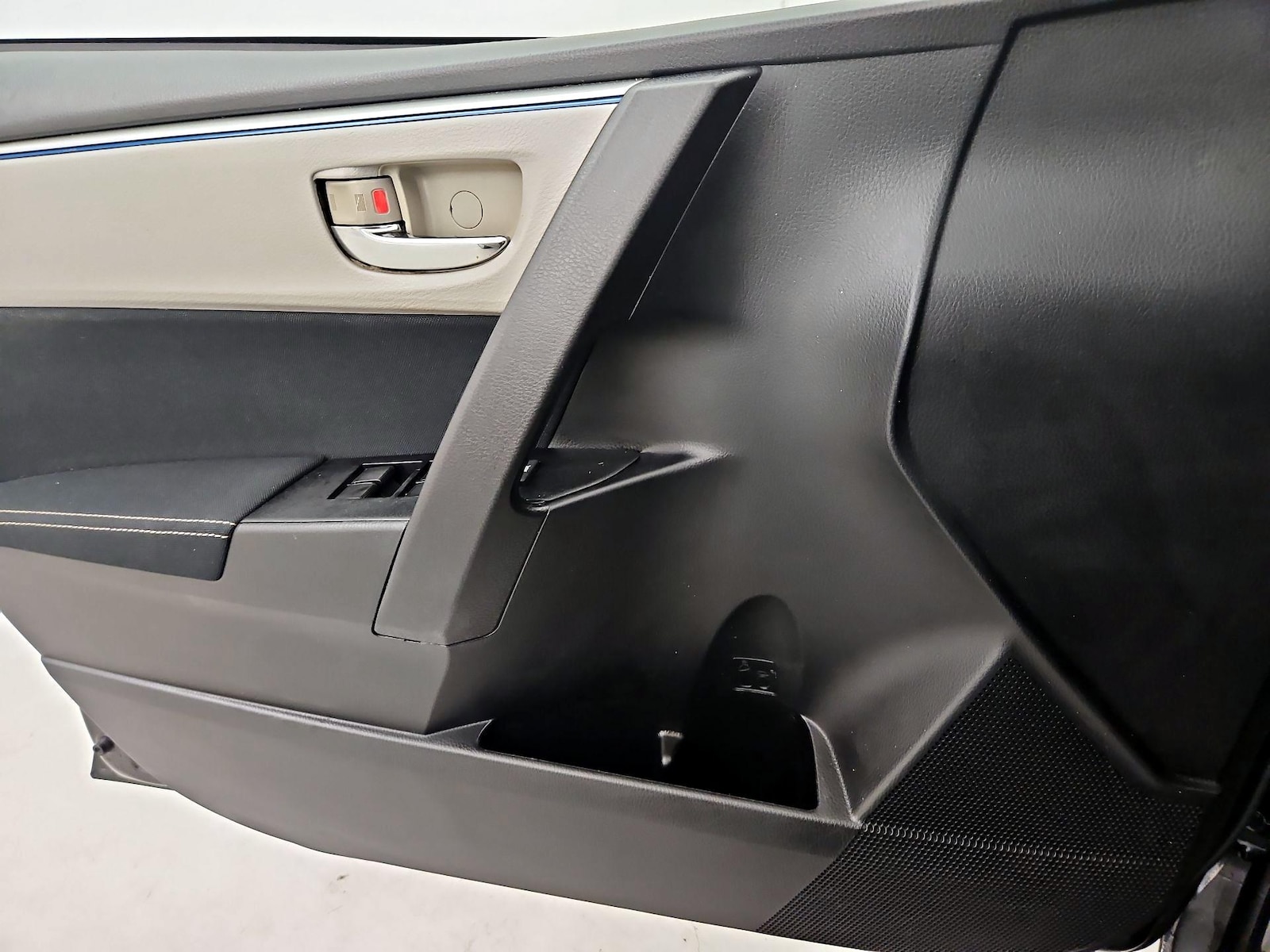 2016 Toyota Corolla LE - Photo 13
