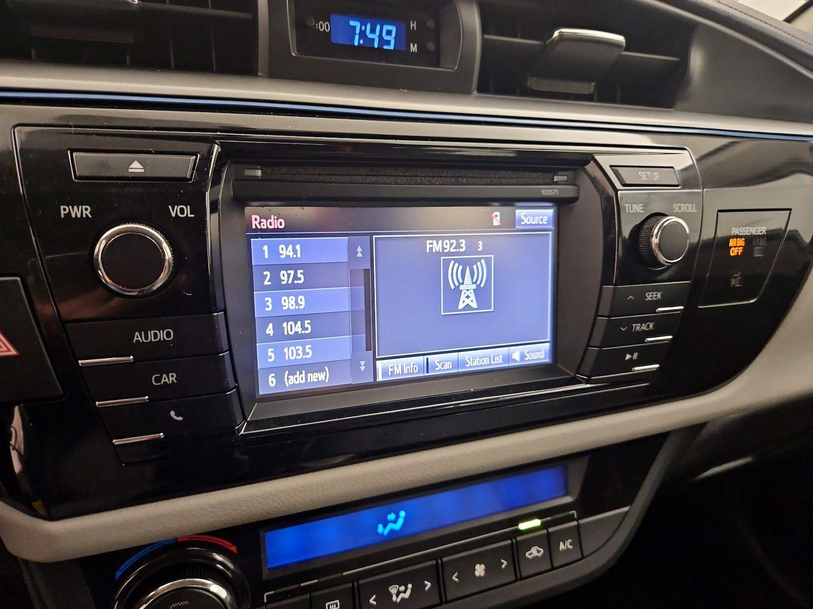 2016 Toyota Corolla LE - Photo 16