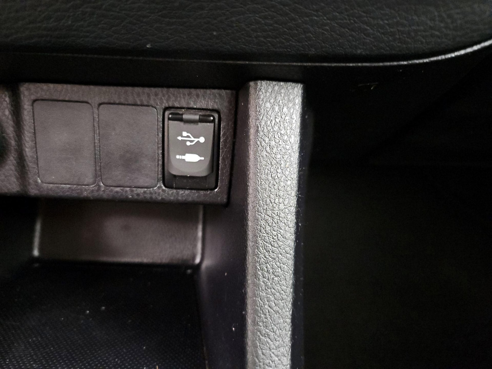 2016 Toyota Corolla LE - Photo 19