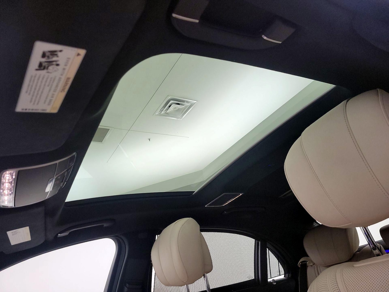 Panoramic Sunroof & Skylight(s)