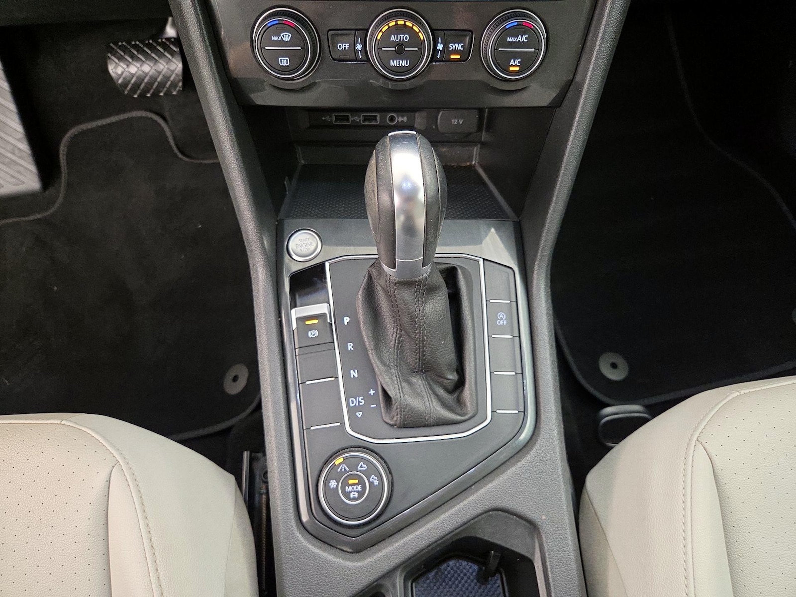 2019 Volkswagen Tiguan SE - Photo 18