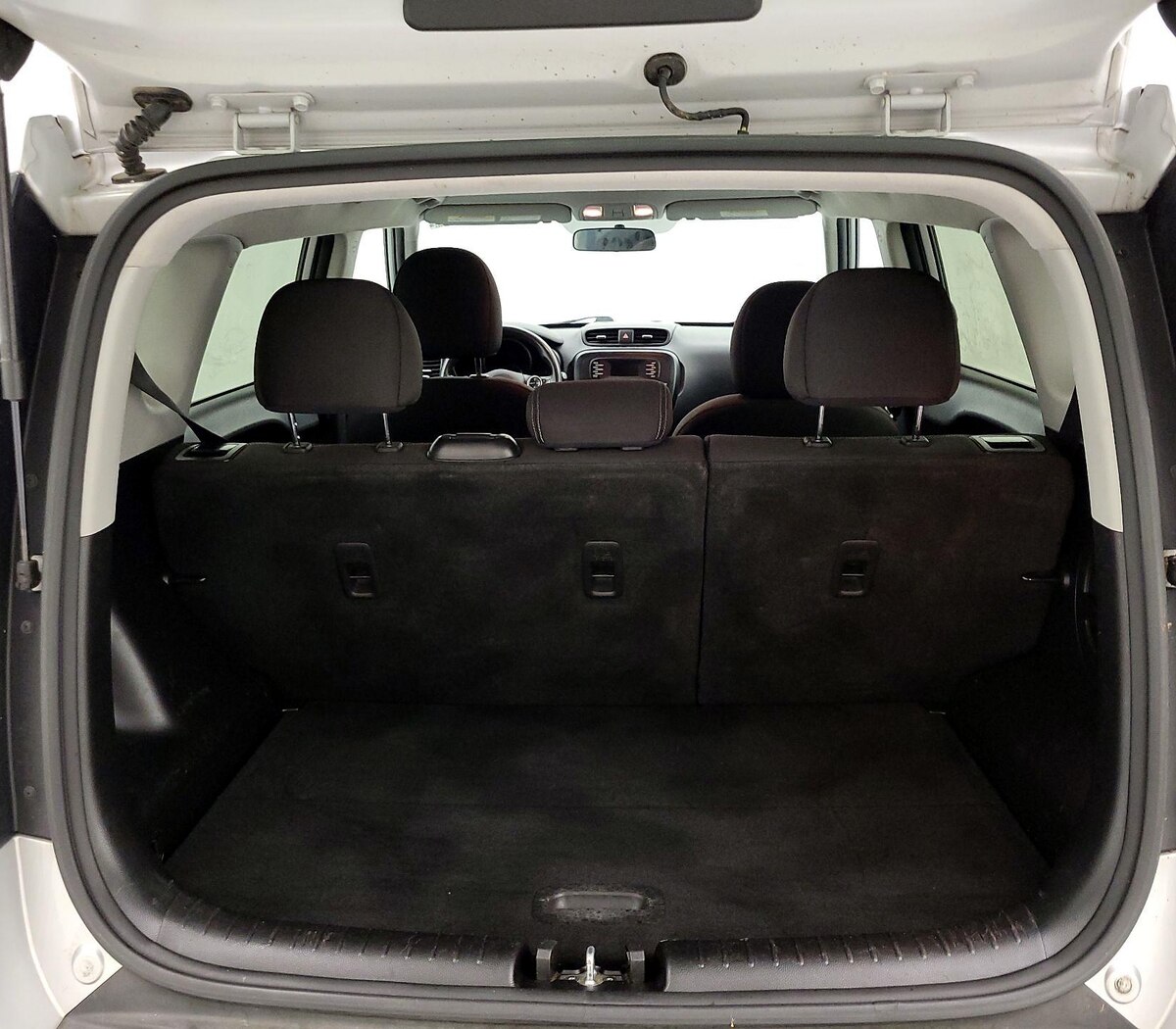 Trunk/Cargo (Seats Up)