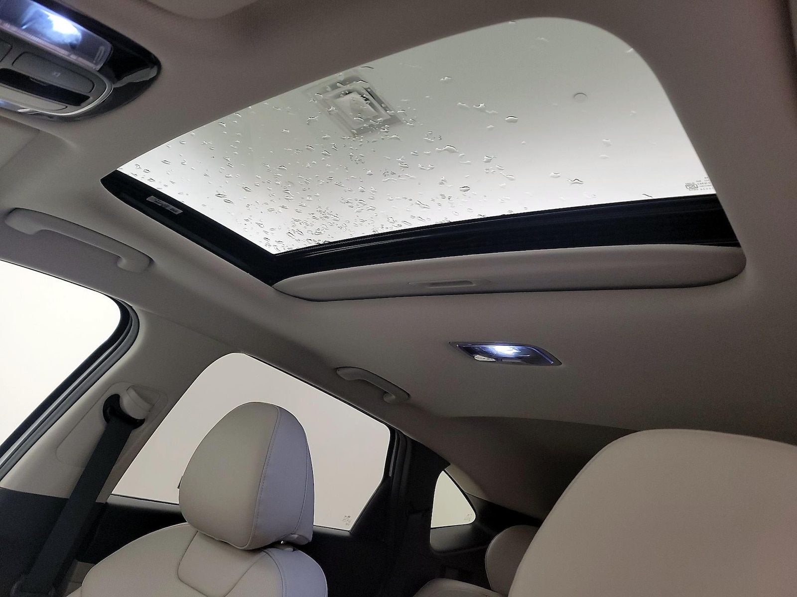 Sunroof(s) & Overhead Airbags