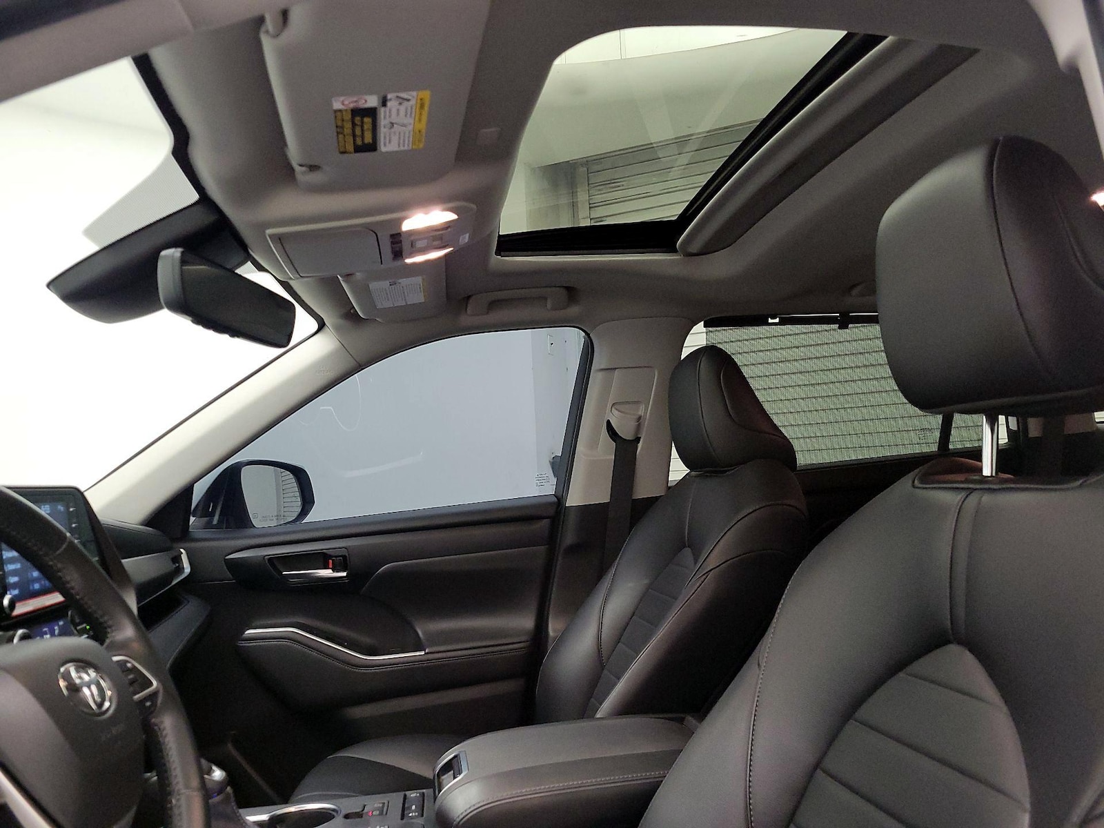 Sunroof(s) & Overhead Airbags