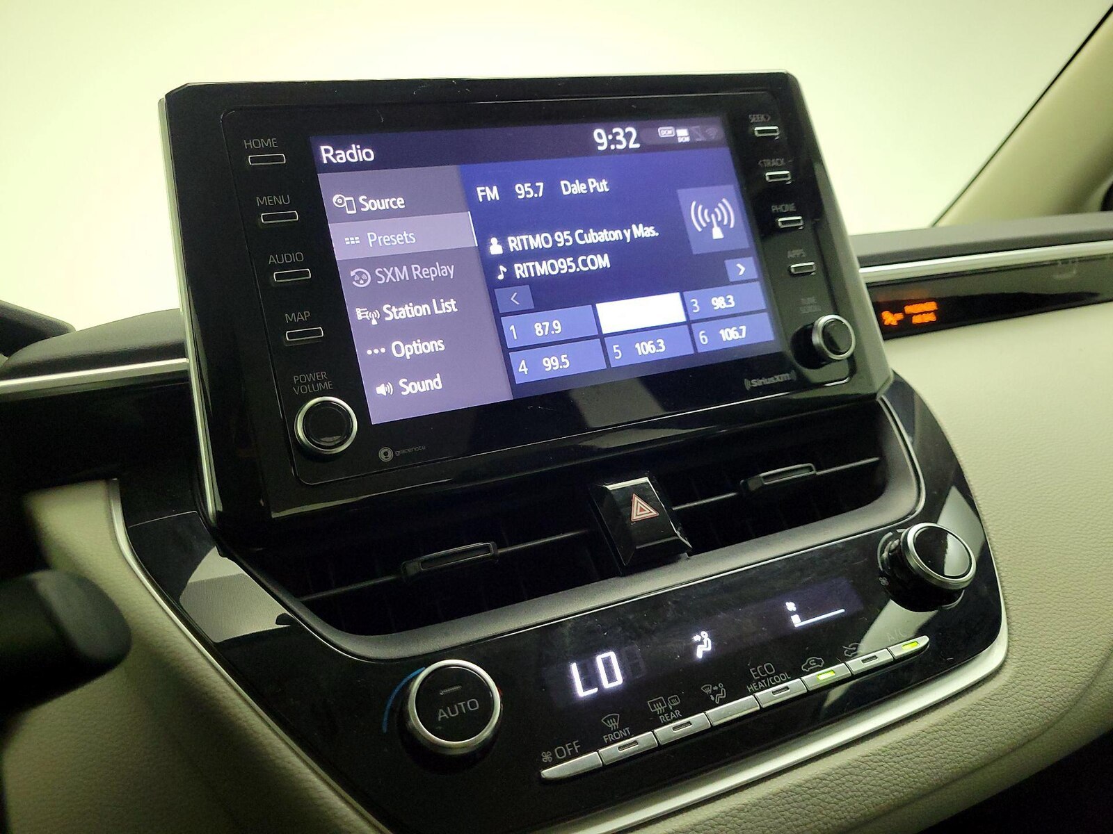 2021 Toyota Corolla LE - Photo 16