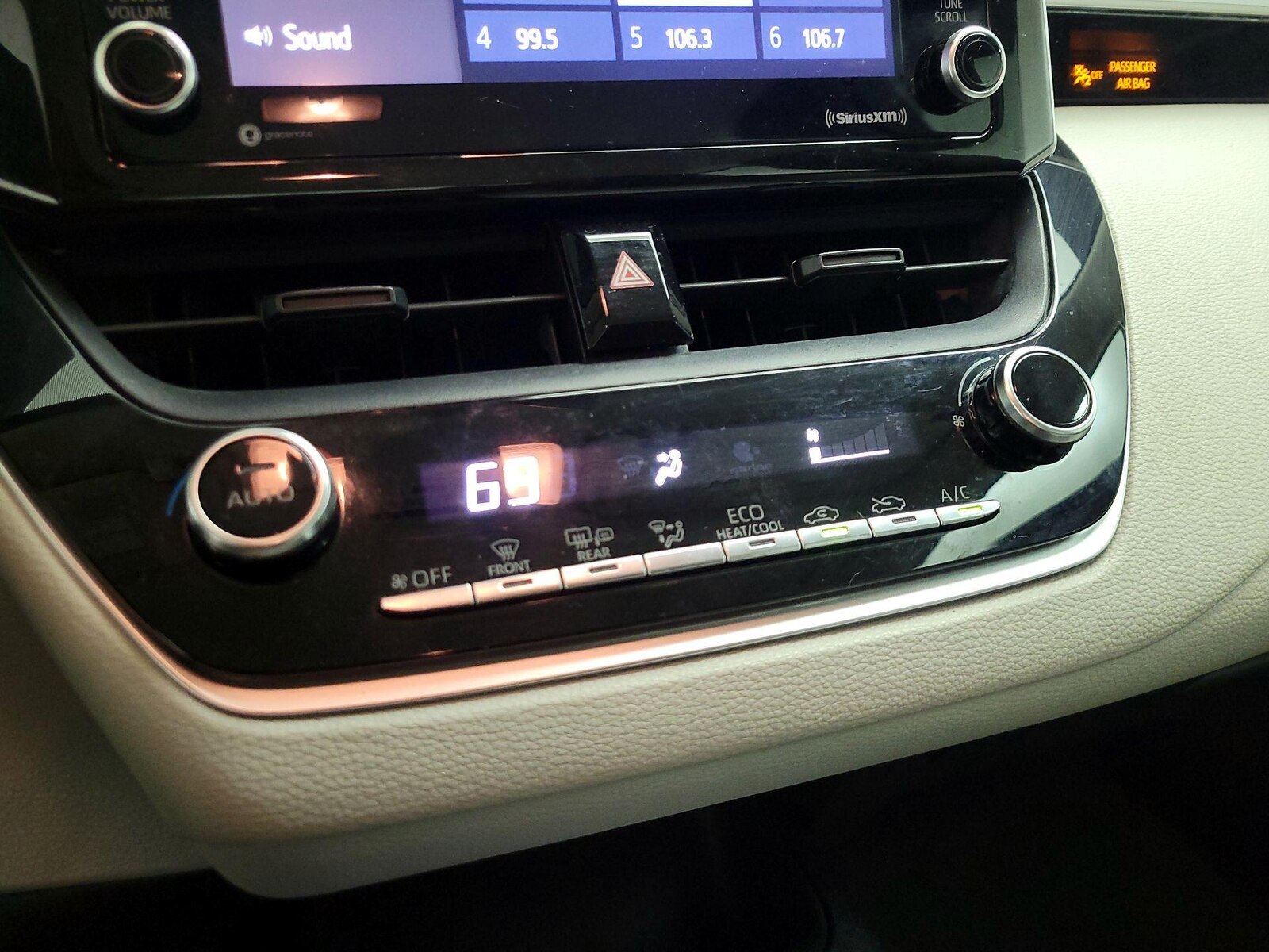 2021 Toyota Corolla LE - Photo 17
