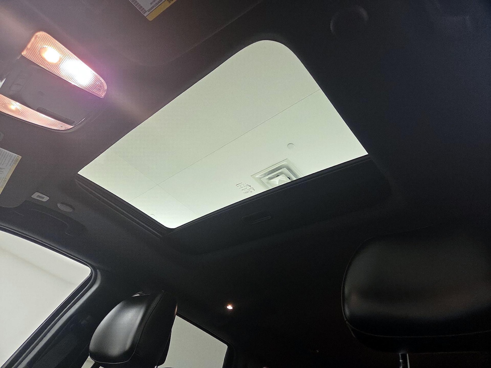 Sunroof(s) & Overhead Airbags