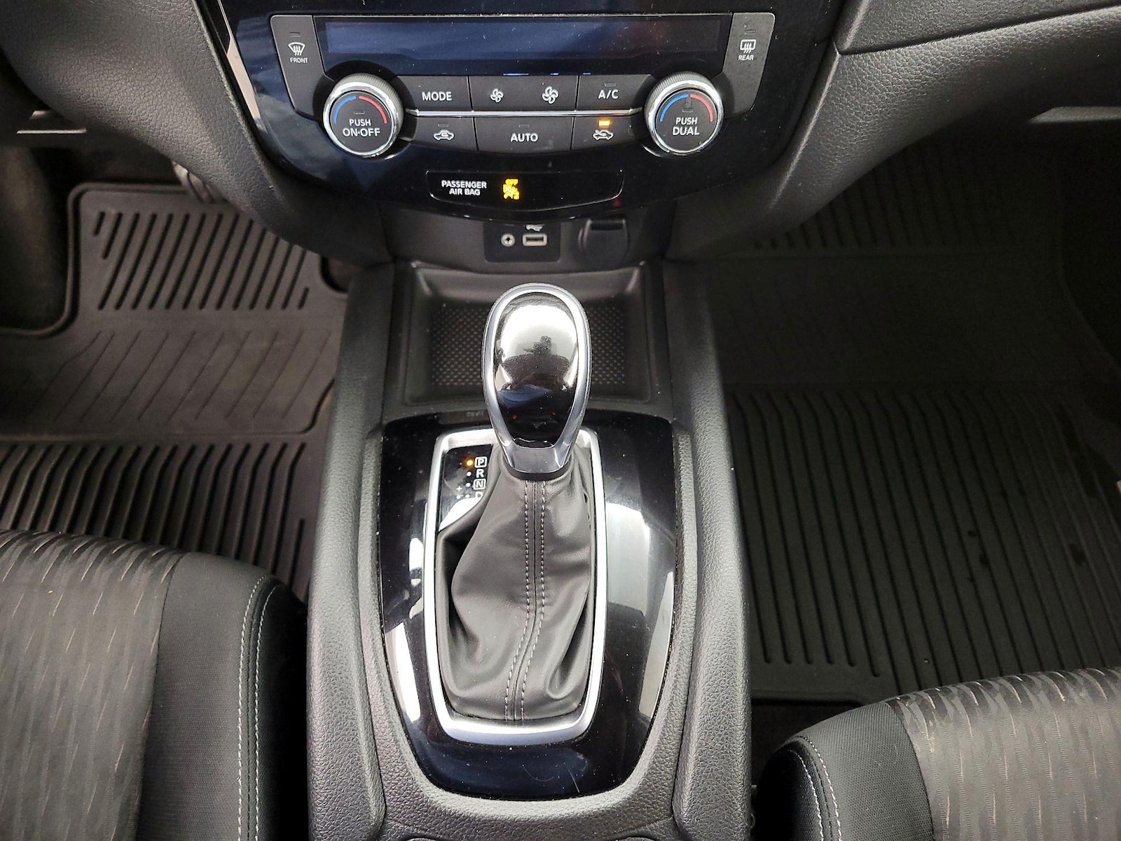 2020 Nissan Rogue SV - Photo 18