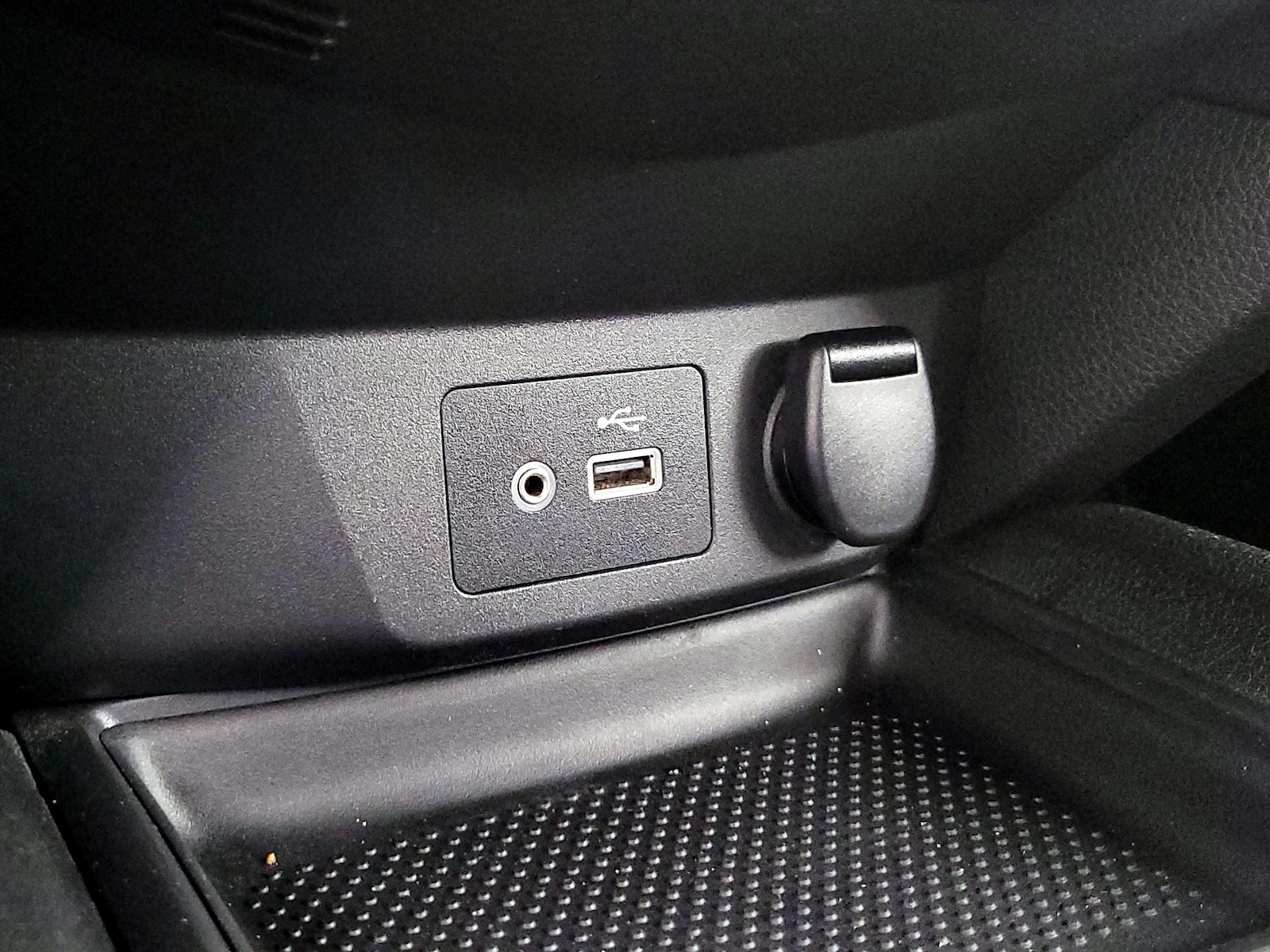 2020 Nissan Rogue SV - Photo 19