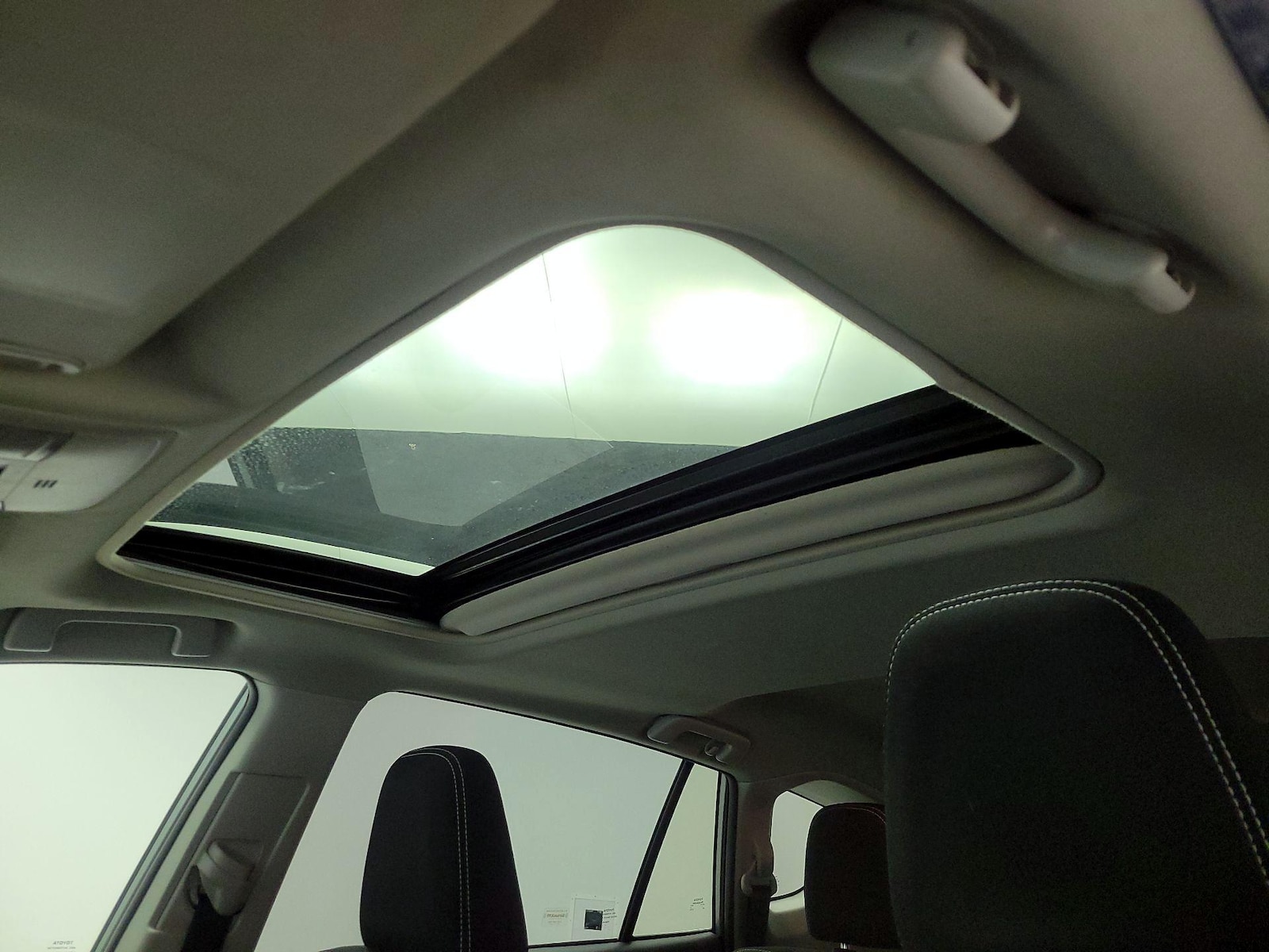 Sunroof(s) & Overhead Airbags