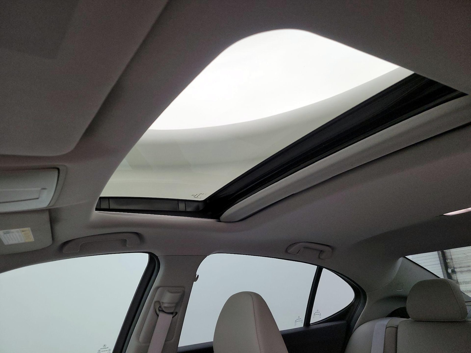 Sunroof(s) & Overhead Airbags