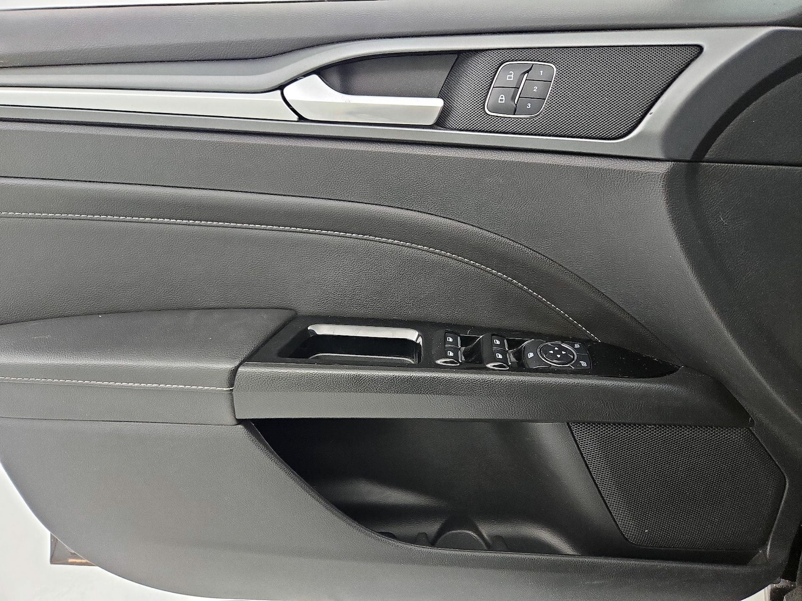 2016 Ford Fusion Energi Titanium - Photo 13