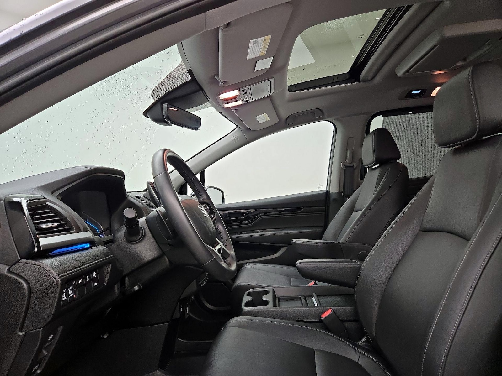 Sunroof(s) & Overhead Airbags