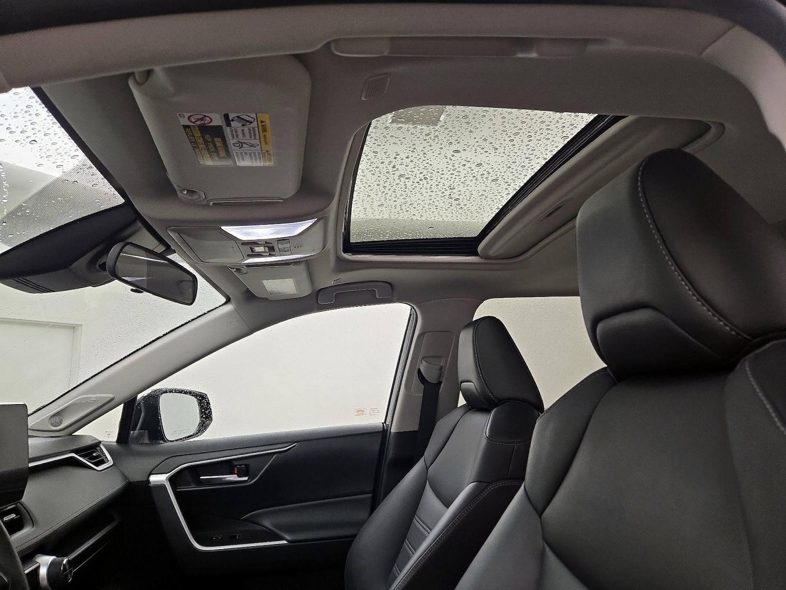 Sunroof(s) & Overhead Airbags