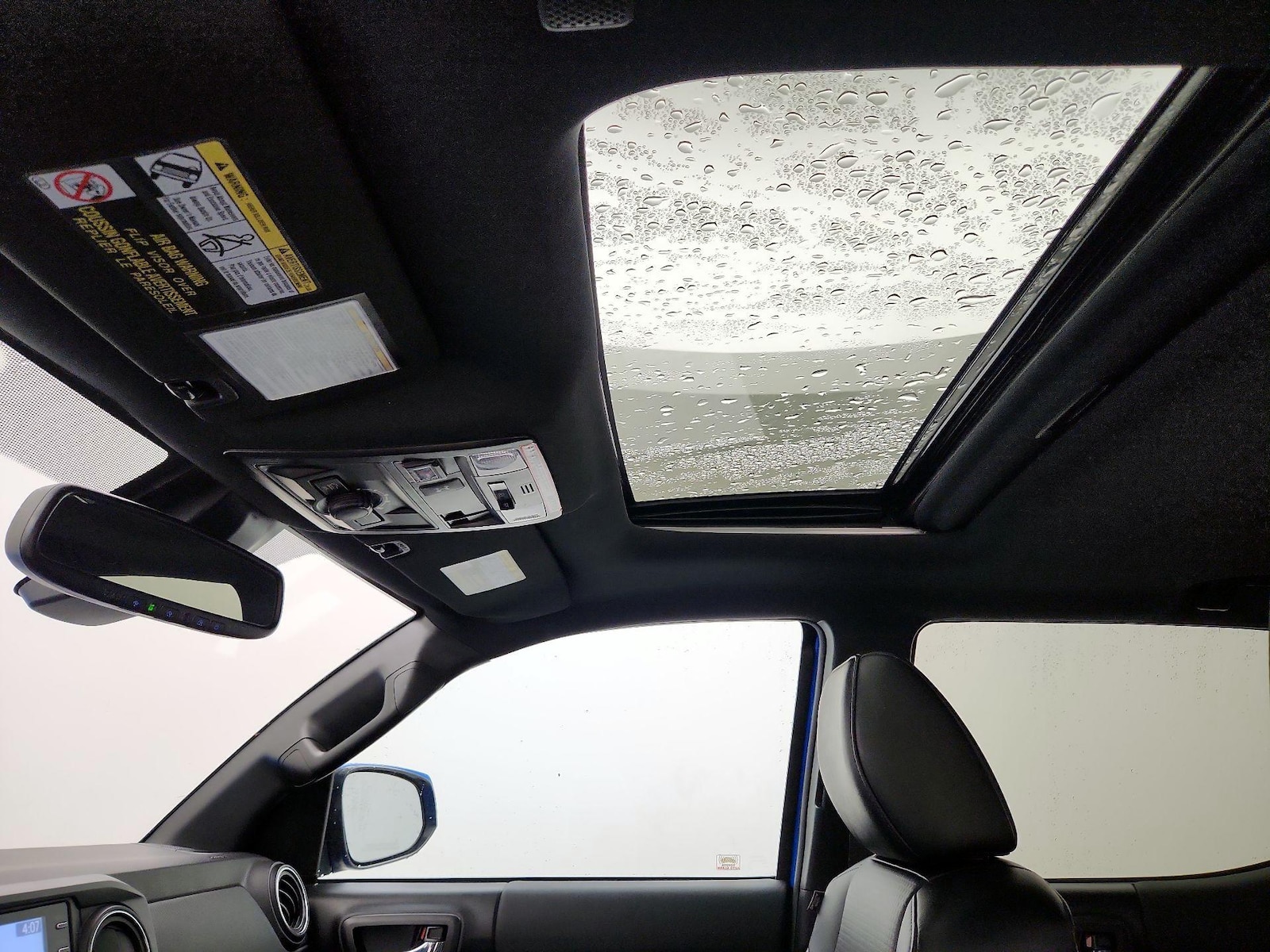 Sunroof(s) & Overhead Airbags