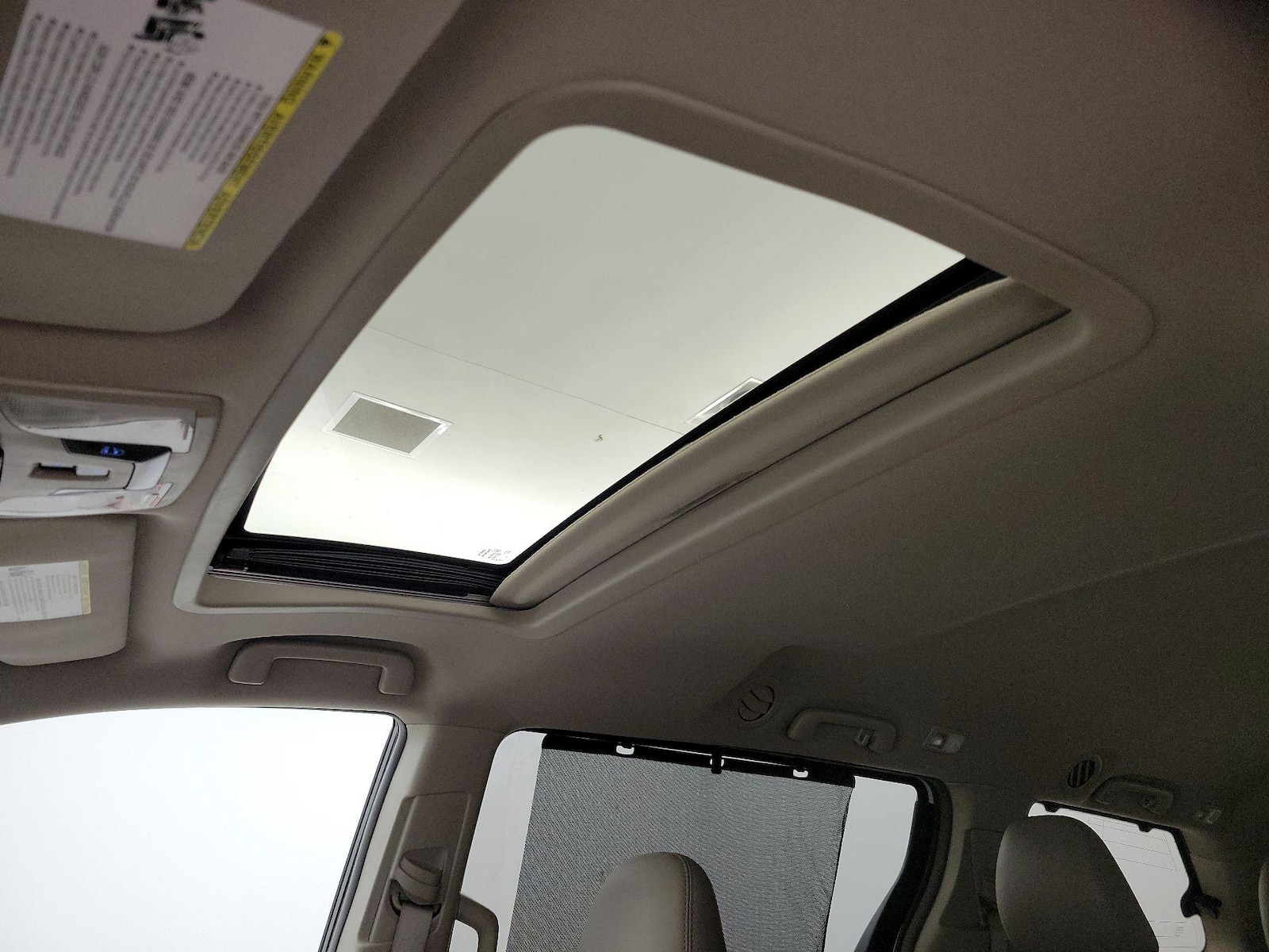 Sunroof(s) & Overhead Airbags