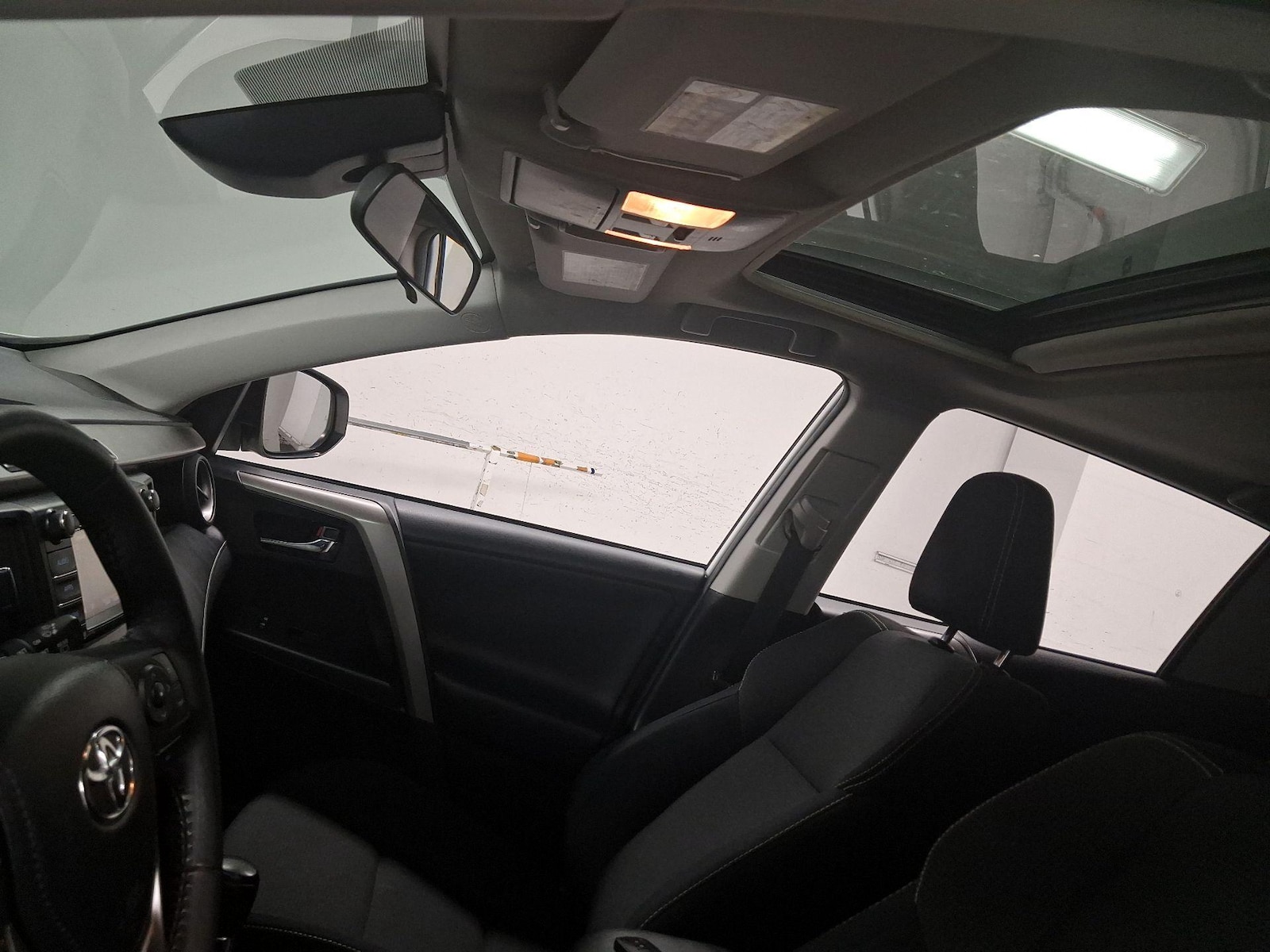 Sunroof(s) & Overhead Airbags